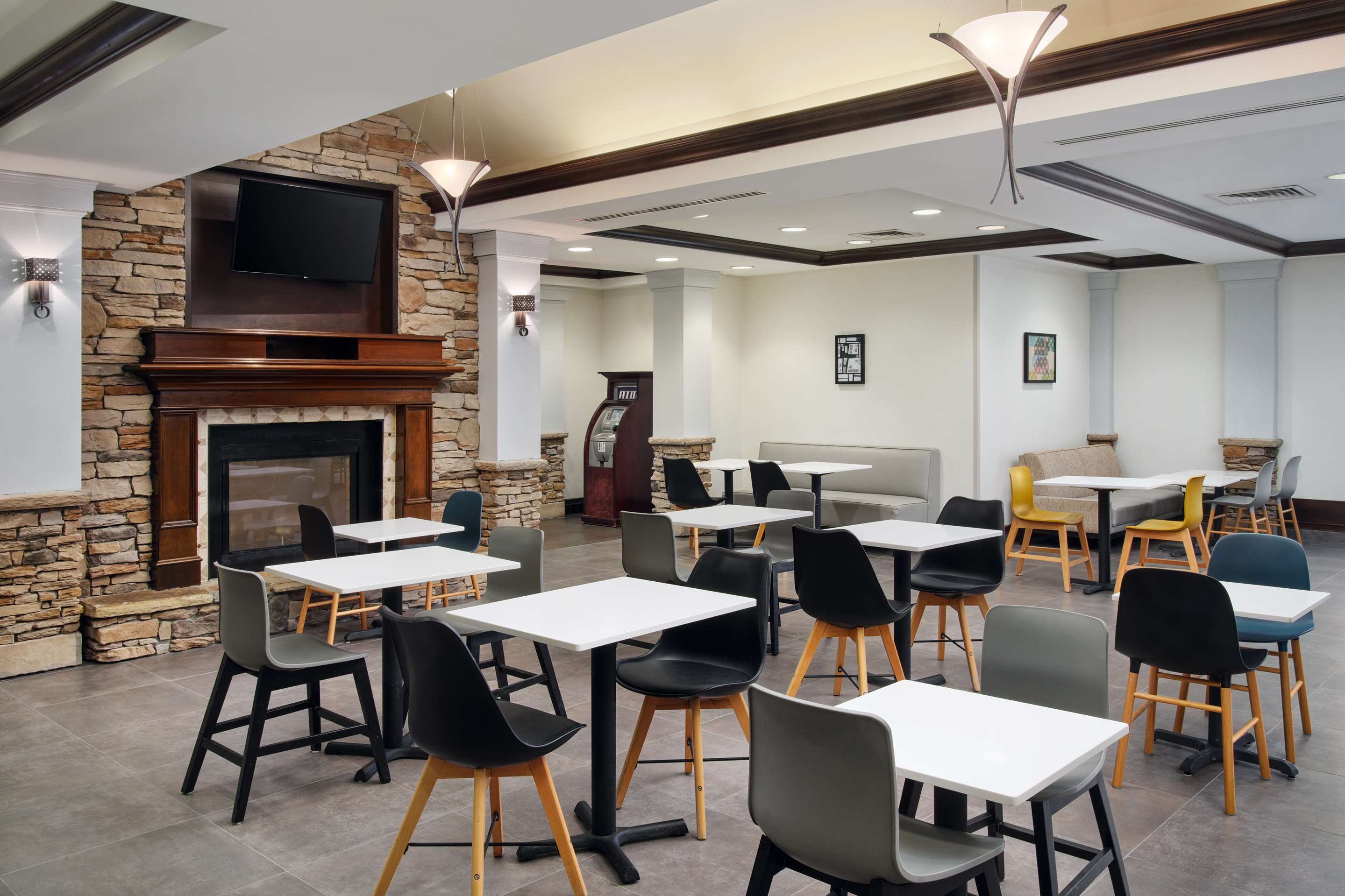 Bar Lounge | HYATT house Sterling/Dulles Airport-North