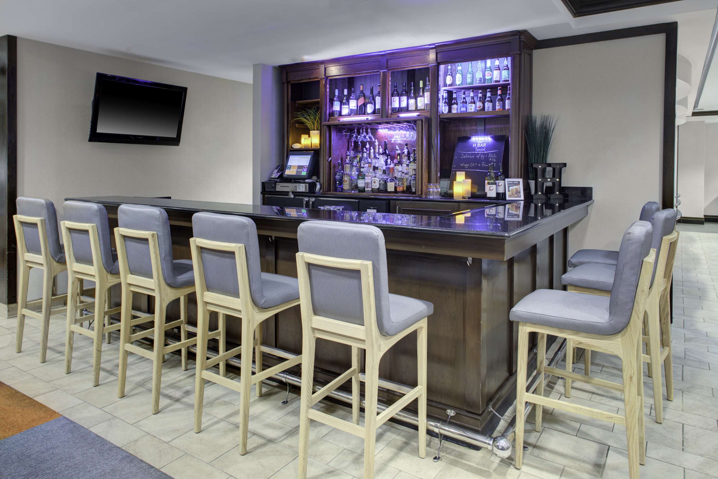 Bar Lounge | HYATT house Sterling/Dulles Airport-North
