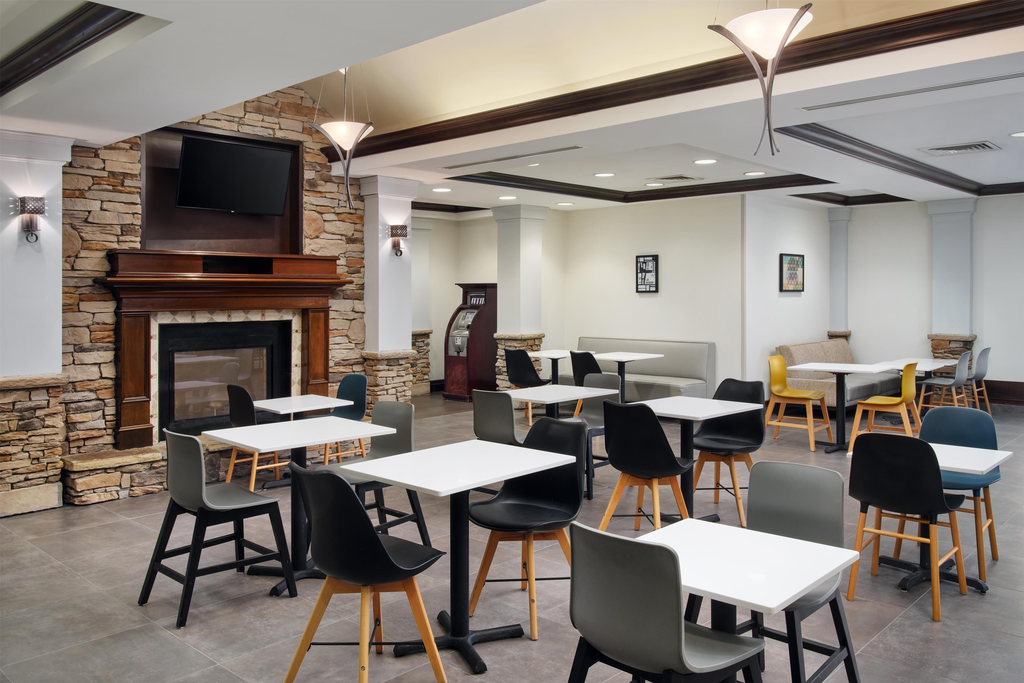 Bar Lounge | HYATT house Sterling/Dulles Airport-North