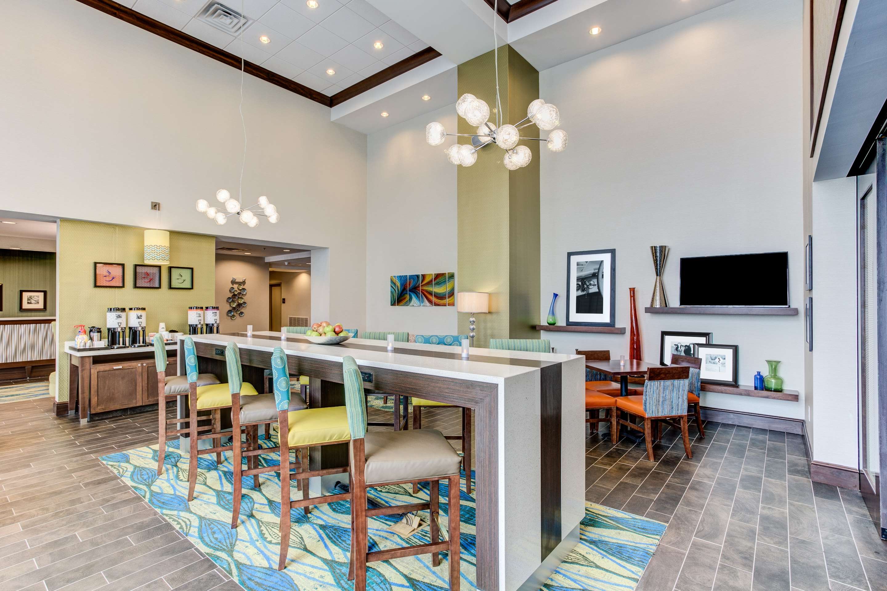 Restaurant | Hampton Inn & Suites Manchester