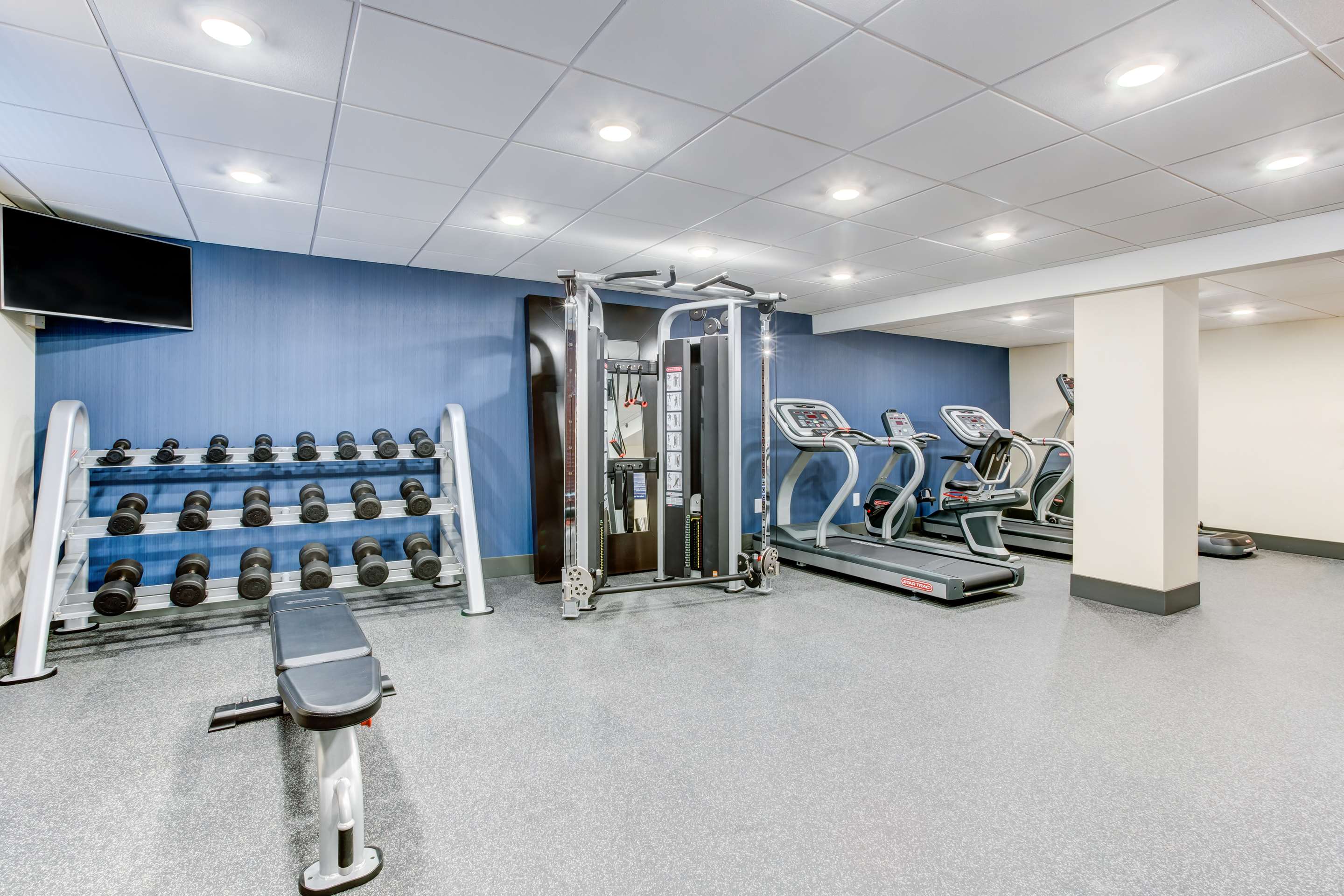 Health club fitness center gym | Hampton Inn & Suites Macon I-475