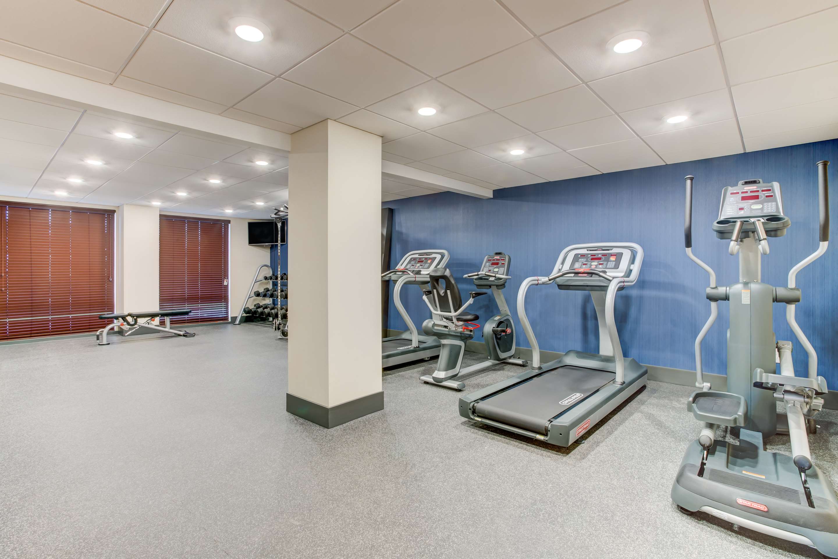 Health club fitness center gym | Hampton Inn & Suites Macon I-475