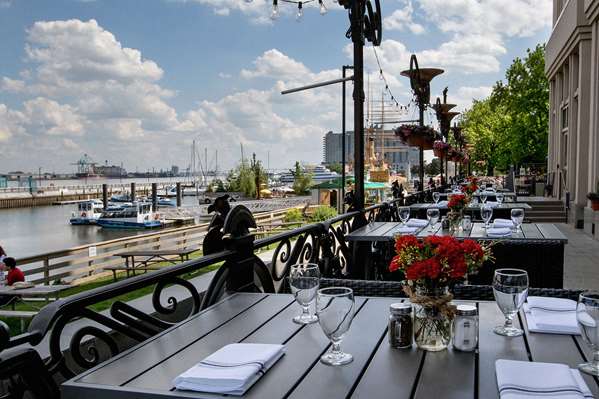 Restaurant - Hilton Philadelphia at Penns Landing Hotel - I-95, Exit 20