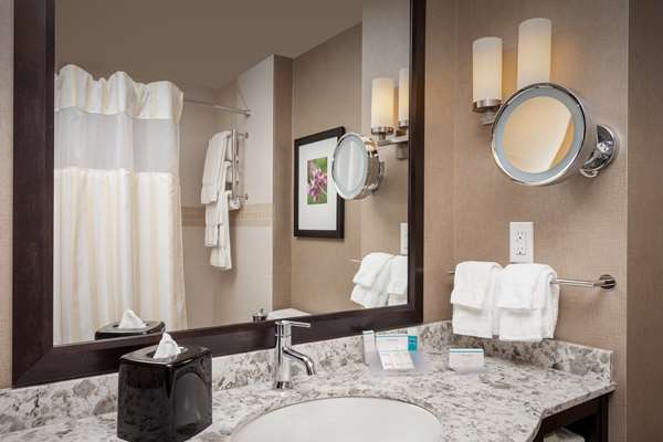  - Hilton Garden Inn Seattle Downtown - I-5, Exit 166