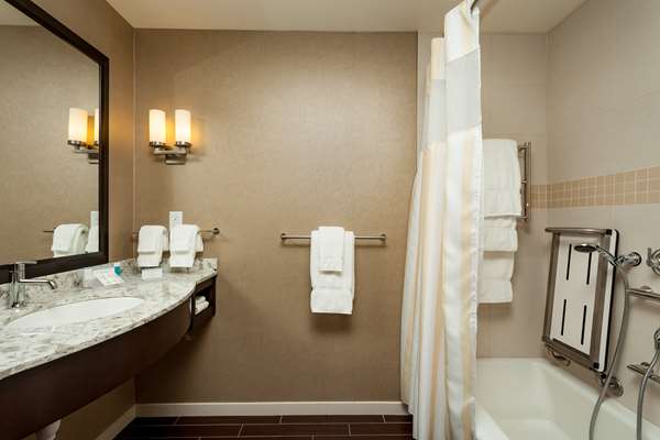  - Hilton Garden Inn Seattle Downtown - I-5, Exit 166