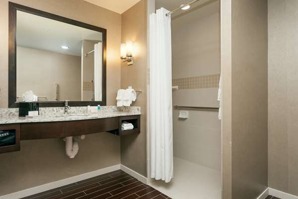  - Hilton Garden Inn Seattle Downtown - I-5, Exit 166