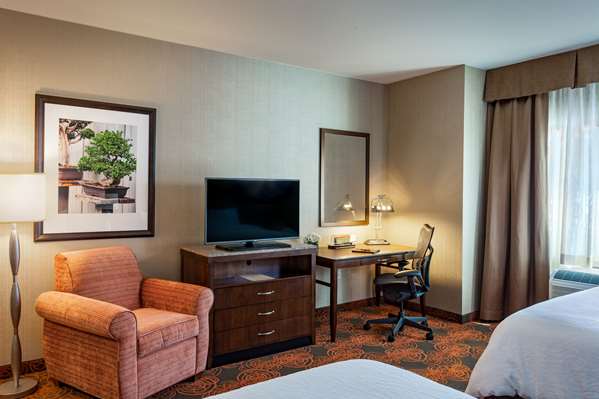  - Hilton Garden Inn Seattle Downtown - I-5, Exit 166