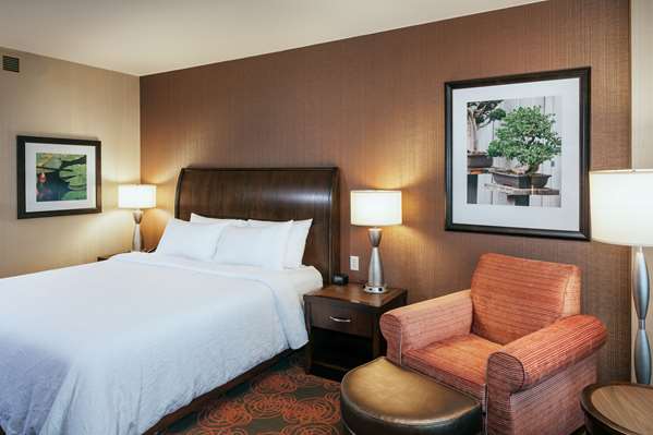  - Hilton Garden Inn Seattle Downtown - I-5, Exit 166