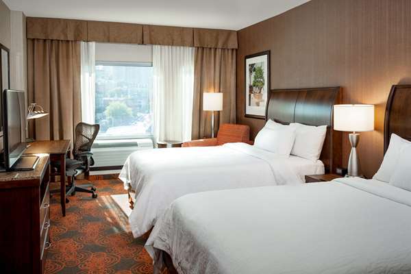  - Hilton Garden Inn Seattle Downtown - I-5, Exit 166