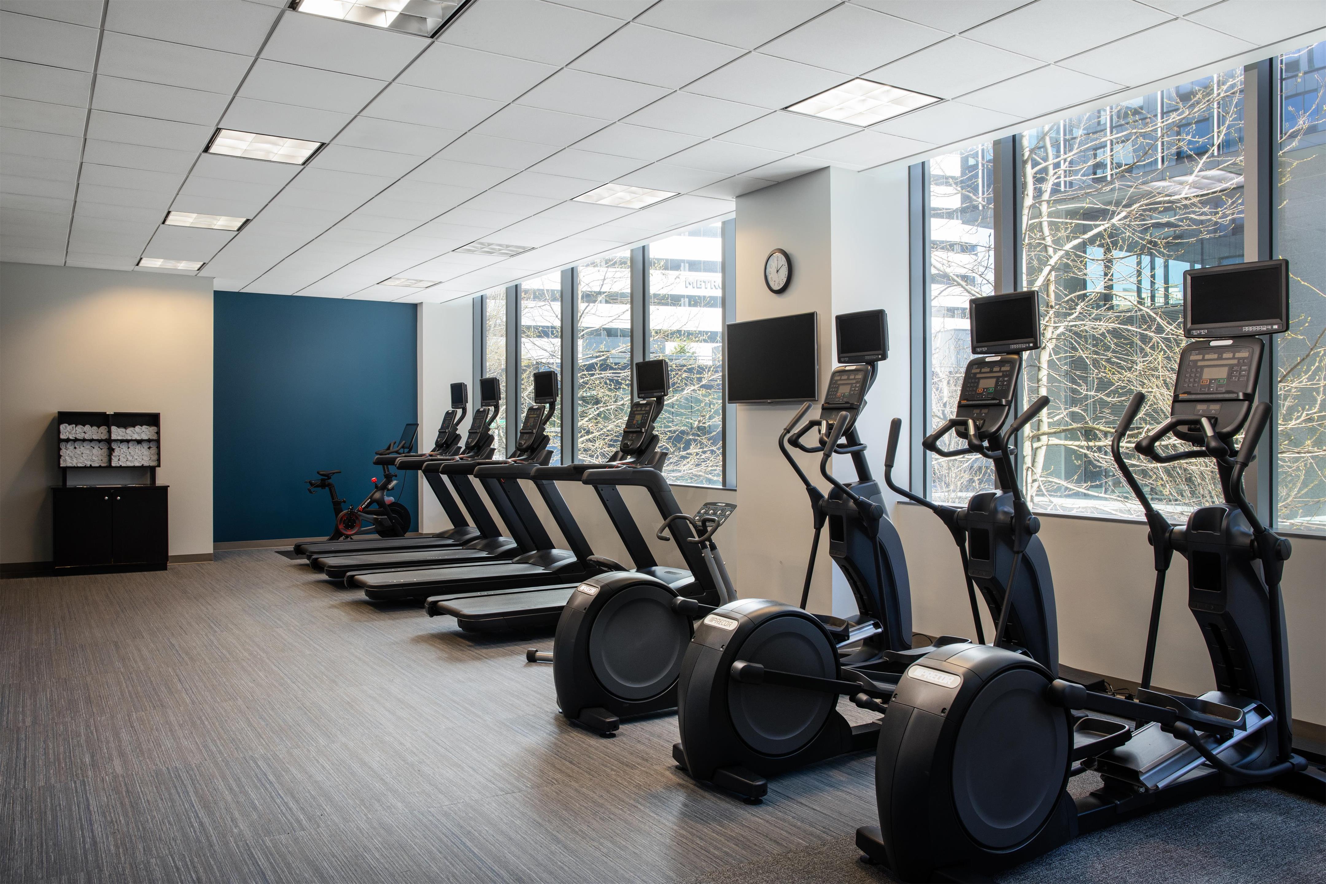Health club fitness center gym | Hilton Garden Inn Seattle Downtown