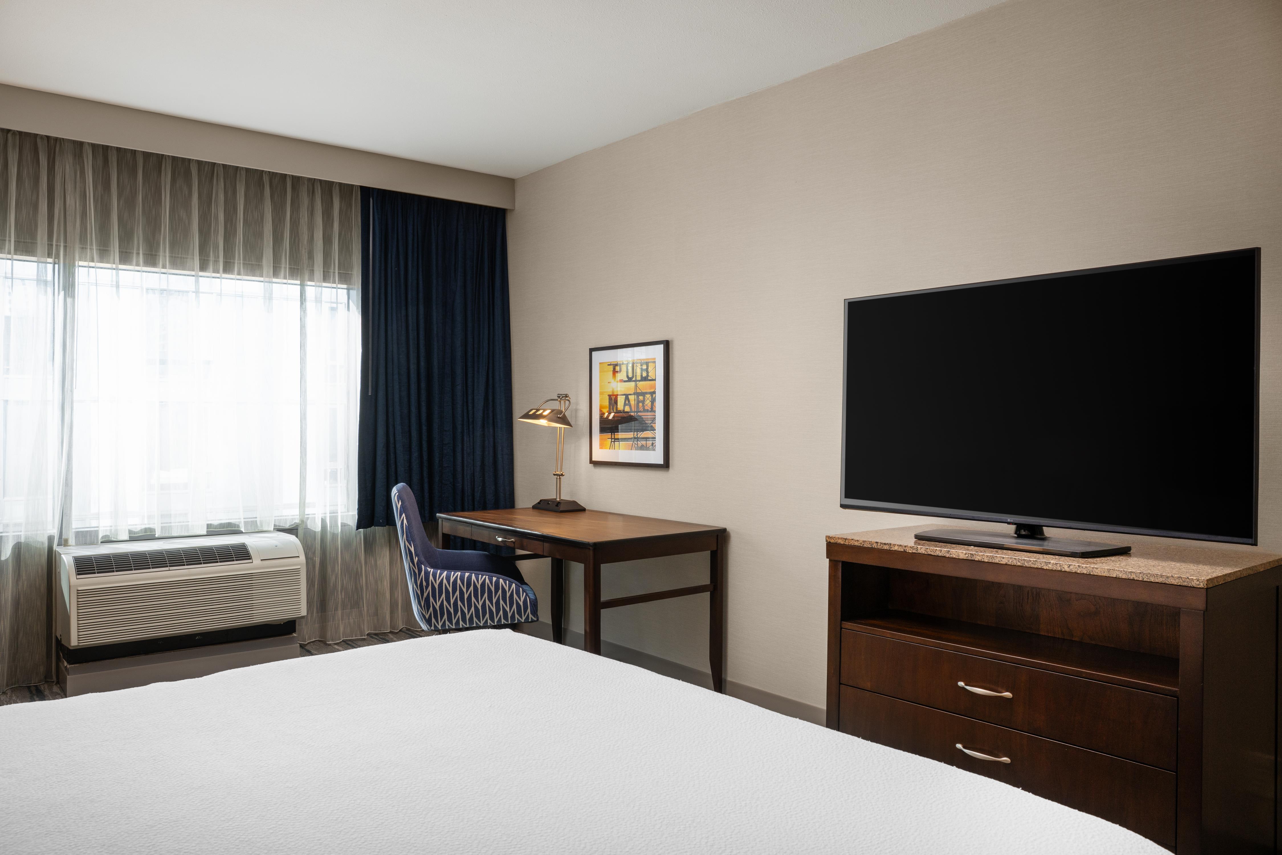 Hilton Garden Inn Seattle Downtown Room Type - 1 KING BED W LUX BATHROOM