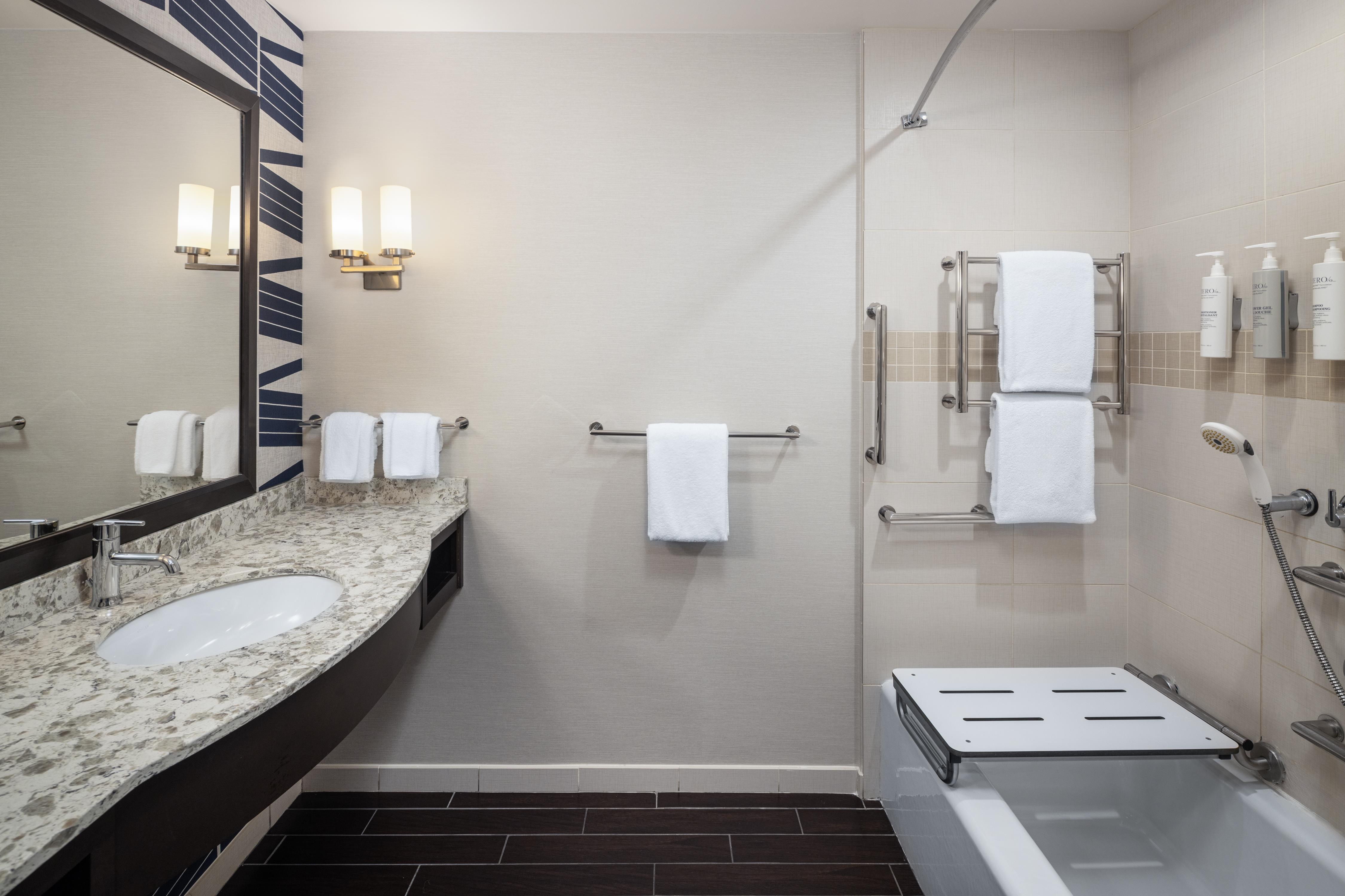 Hilton Garden Inn Seattle Downtown Room Type - 1KING  ACC LUX BATH 3X3 SH