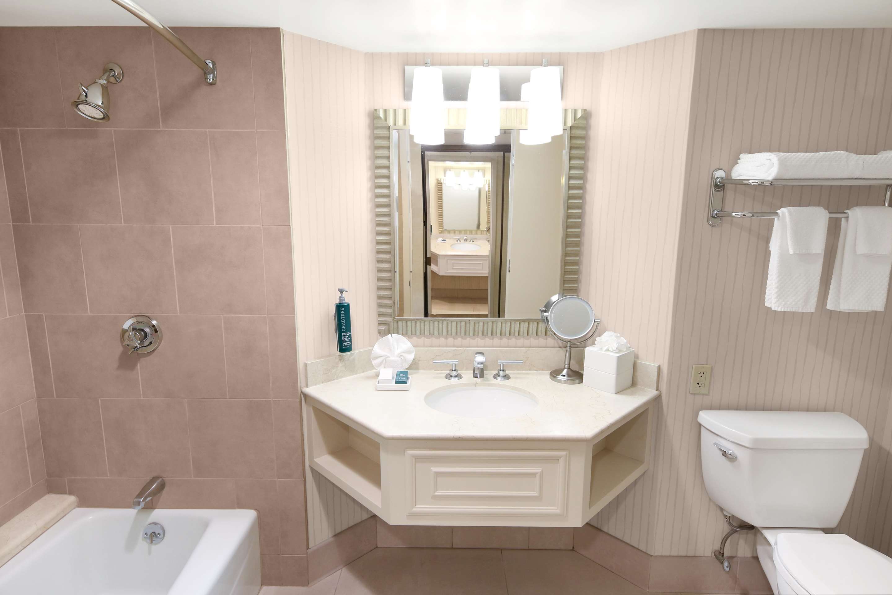 Guest room bath
