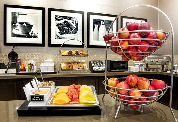 Restaurant - Hampton Inn & Suites Bolton