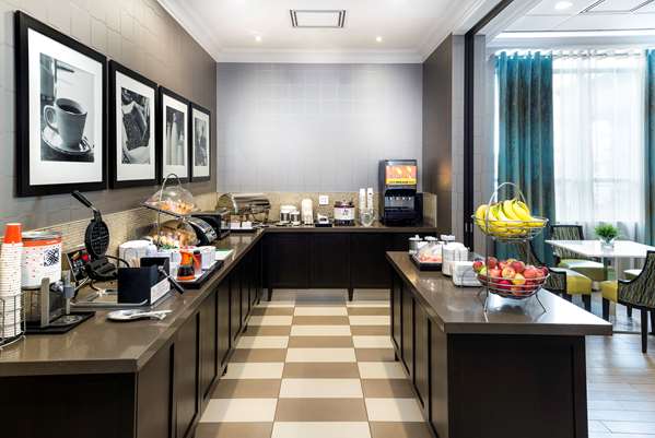 Restaurant - Hampton Inn & Suites Bolton