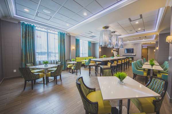 Restaurant - Hampton Inn & Suites Bolton