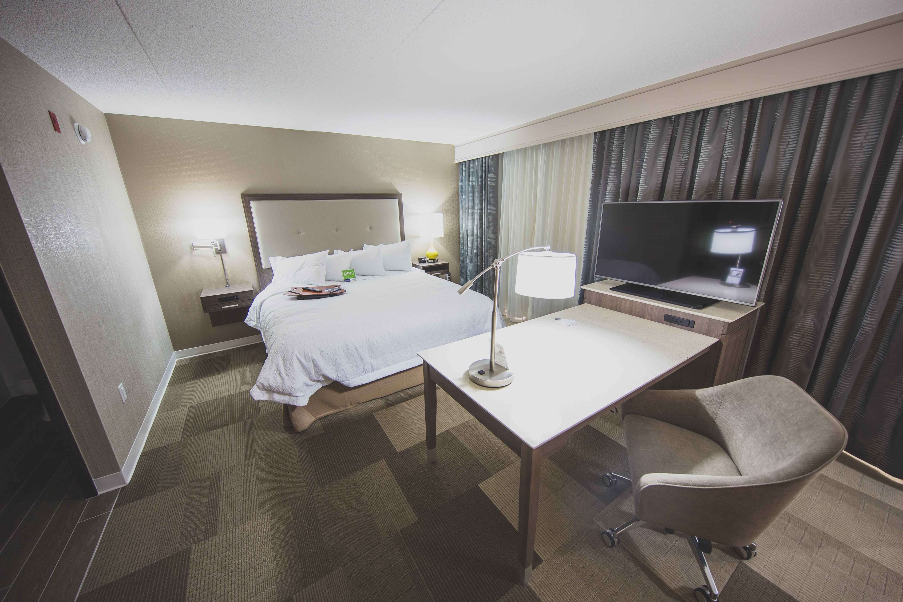 Hampton Inn & Suites by Hilton Bolton, ON, Canada Room Type - 1 KING STUDIO SUITE NS