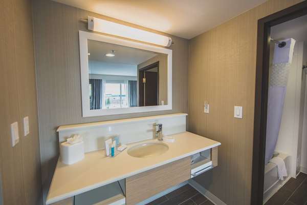  - Hampton Inn & Suites Bolton