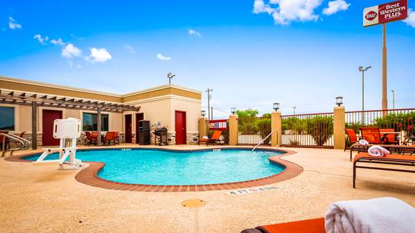 Pool - Best Western Plus Dilley Inn & Suites