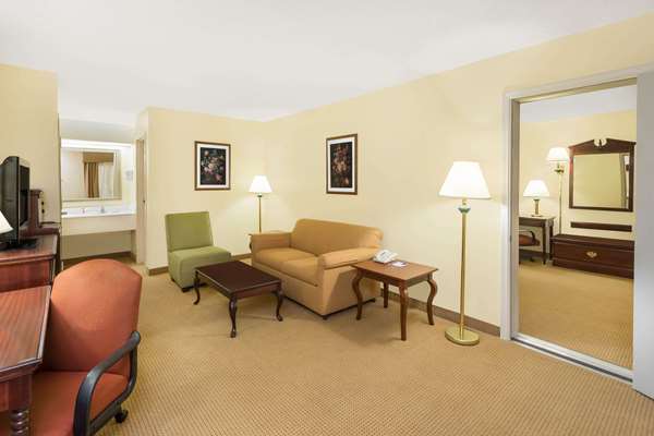Suite - Baymont Inn & Suites Griffin