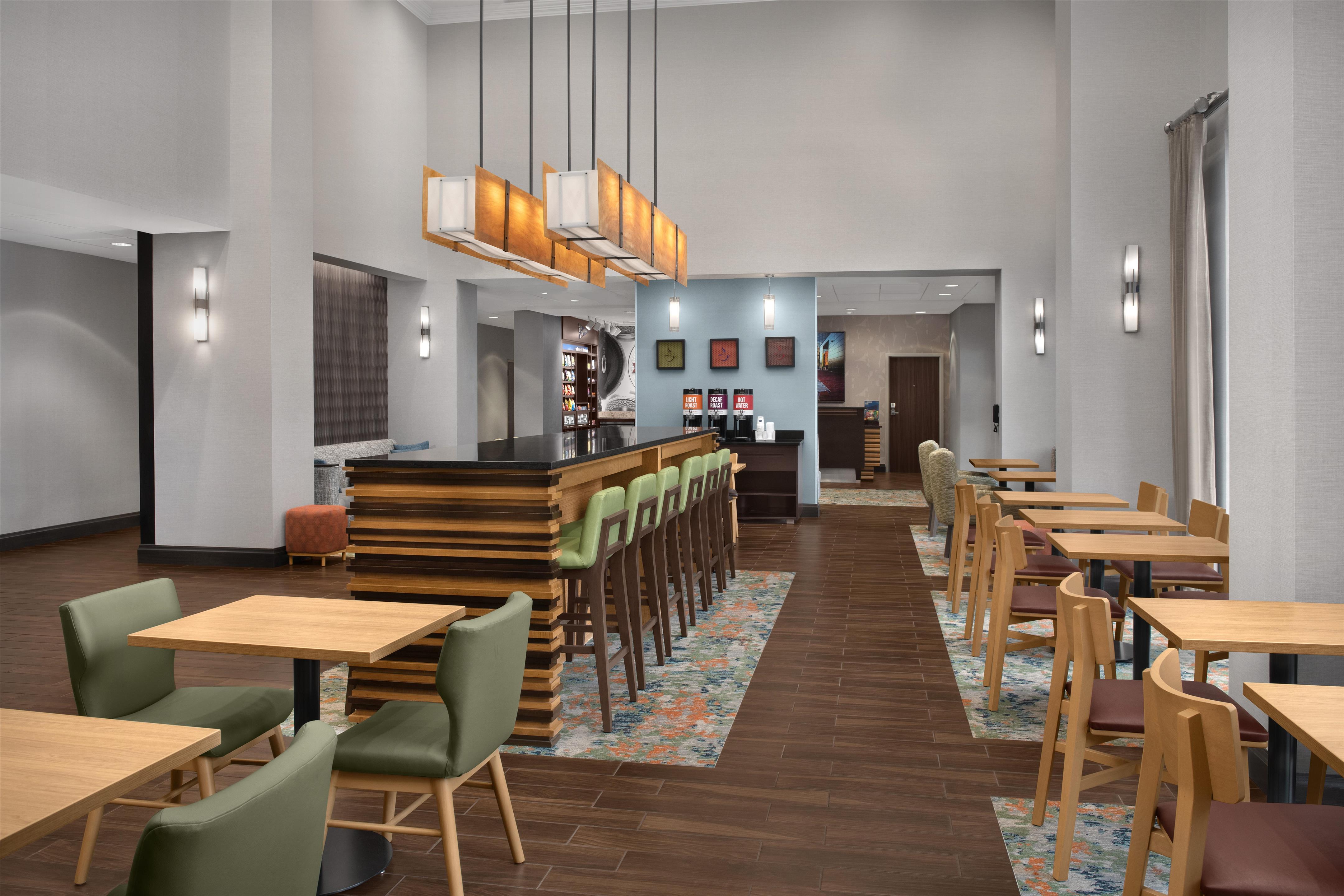 Lobby | Hampton Inn & Suites Baltimore North/Timonium