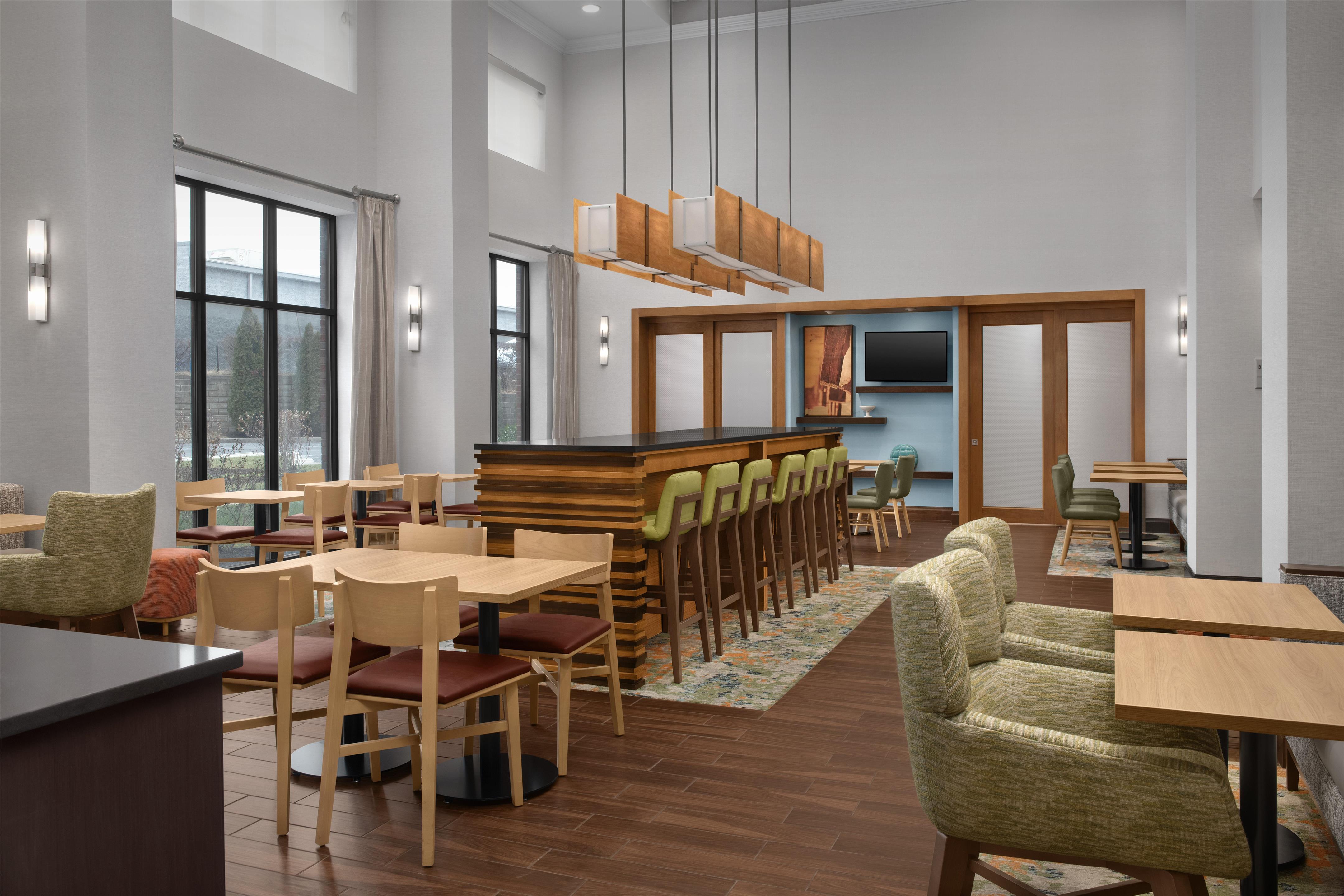 Lobby | Hampton Inn & Suites Baltimore North/Timonium