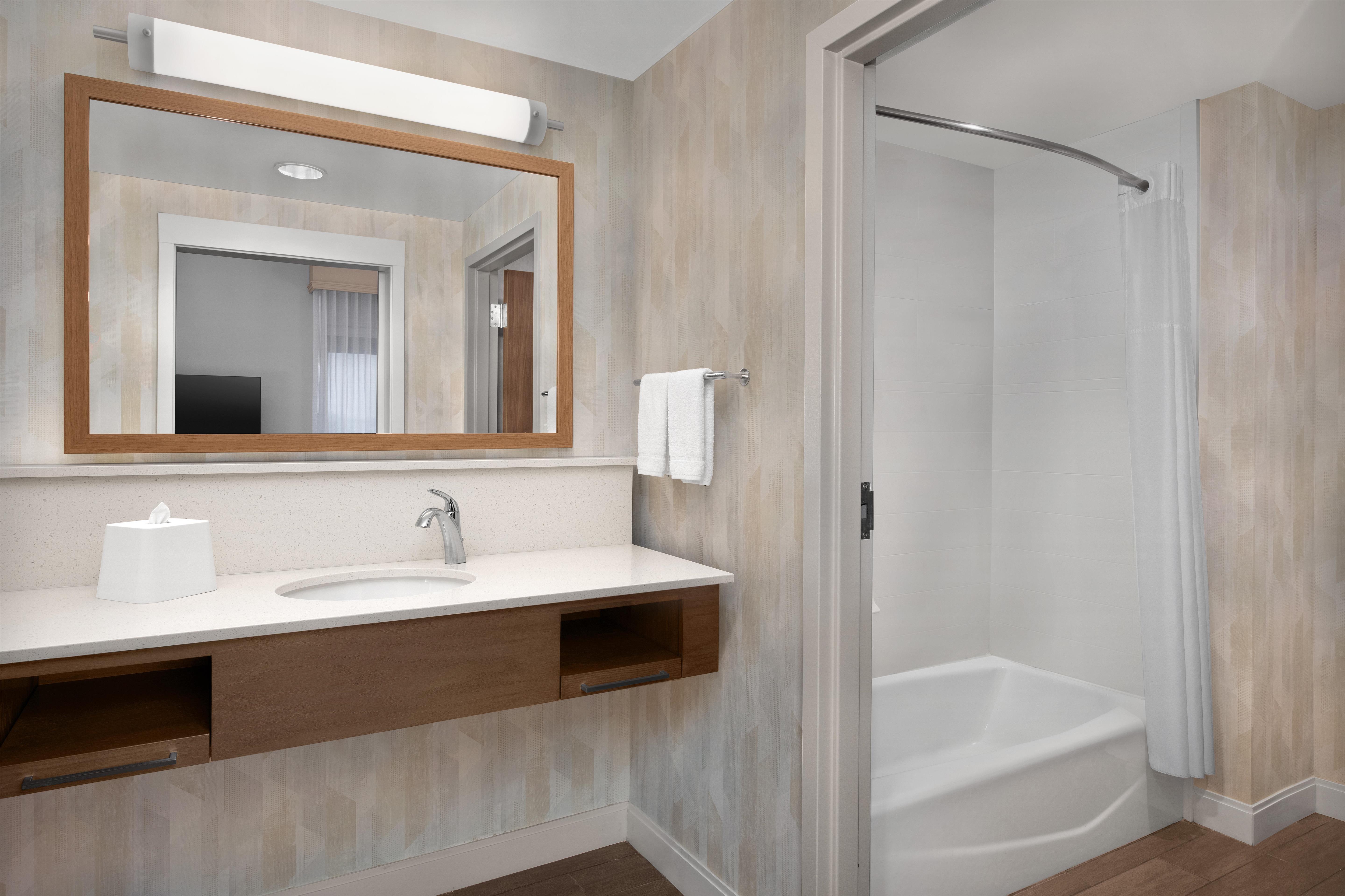 Hampton Inn & Suites Baltimore North/Timonium, MD Room Type - 1KN HEARING ACC STUDIO NS