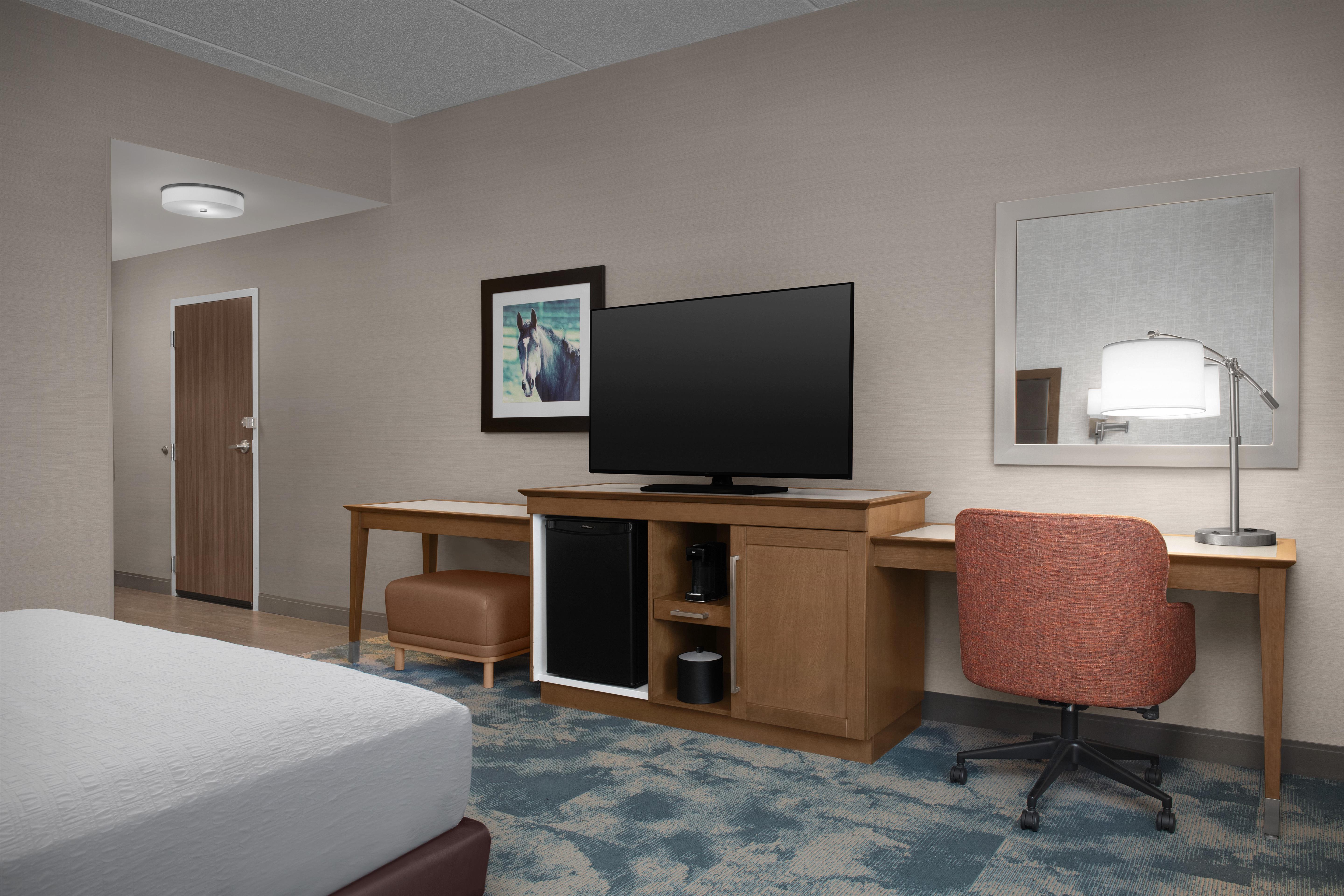 Hampton Inn & Suites Baltimore North/Timonium, MD Room Type - 1KG MOB HEAR ACC RI-SHW NS
