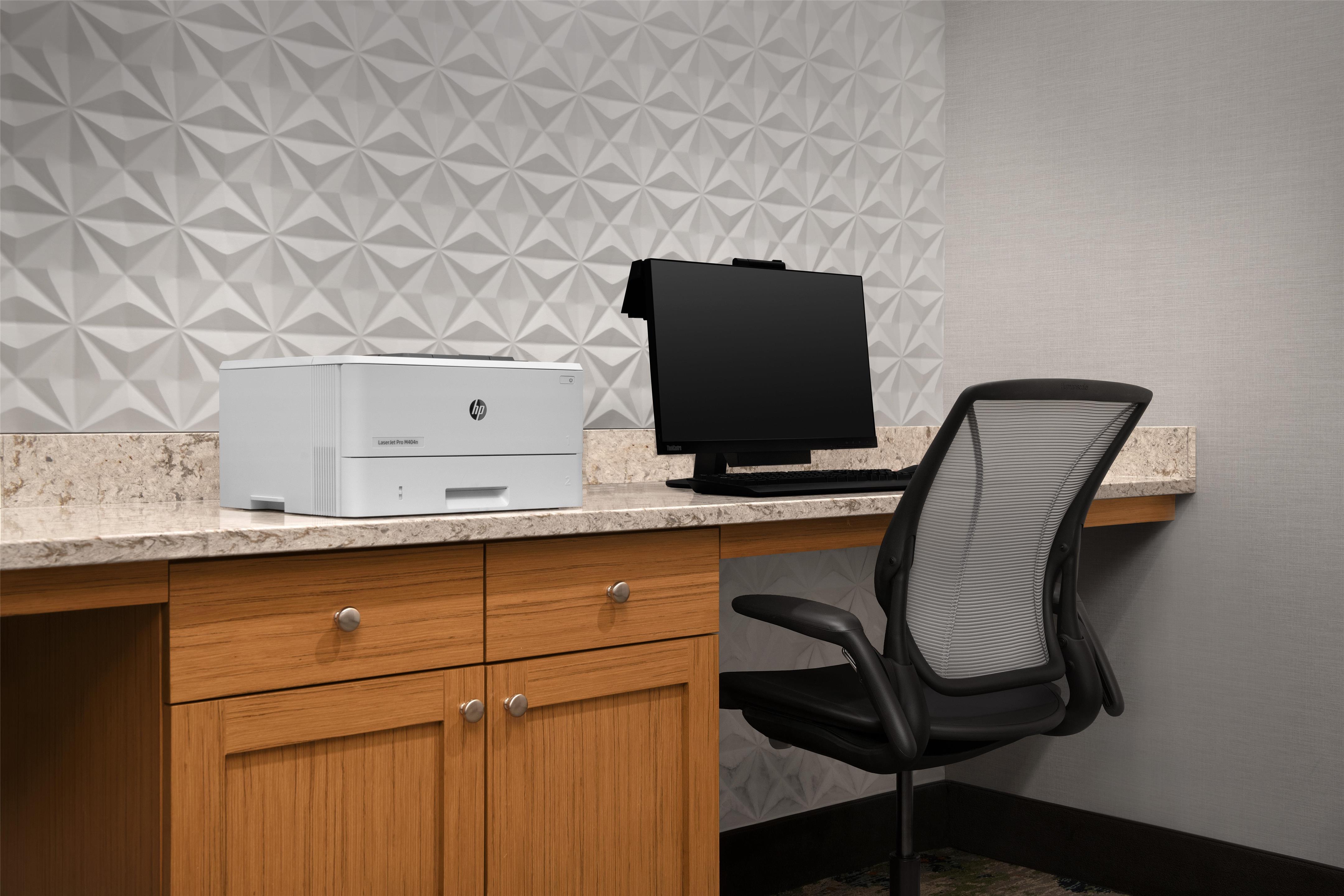 Business Center | Hampton Inn & Suites Baltimore North/Timonium