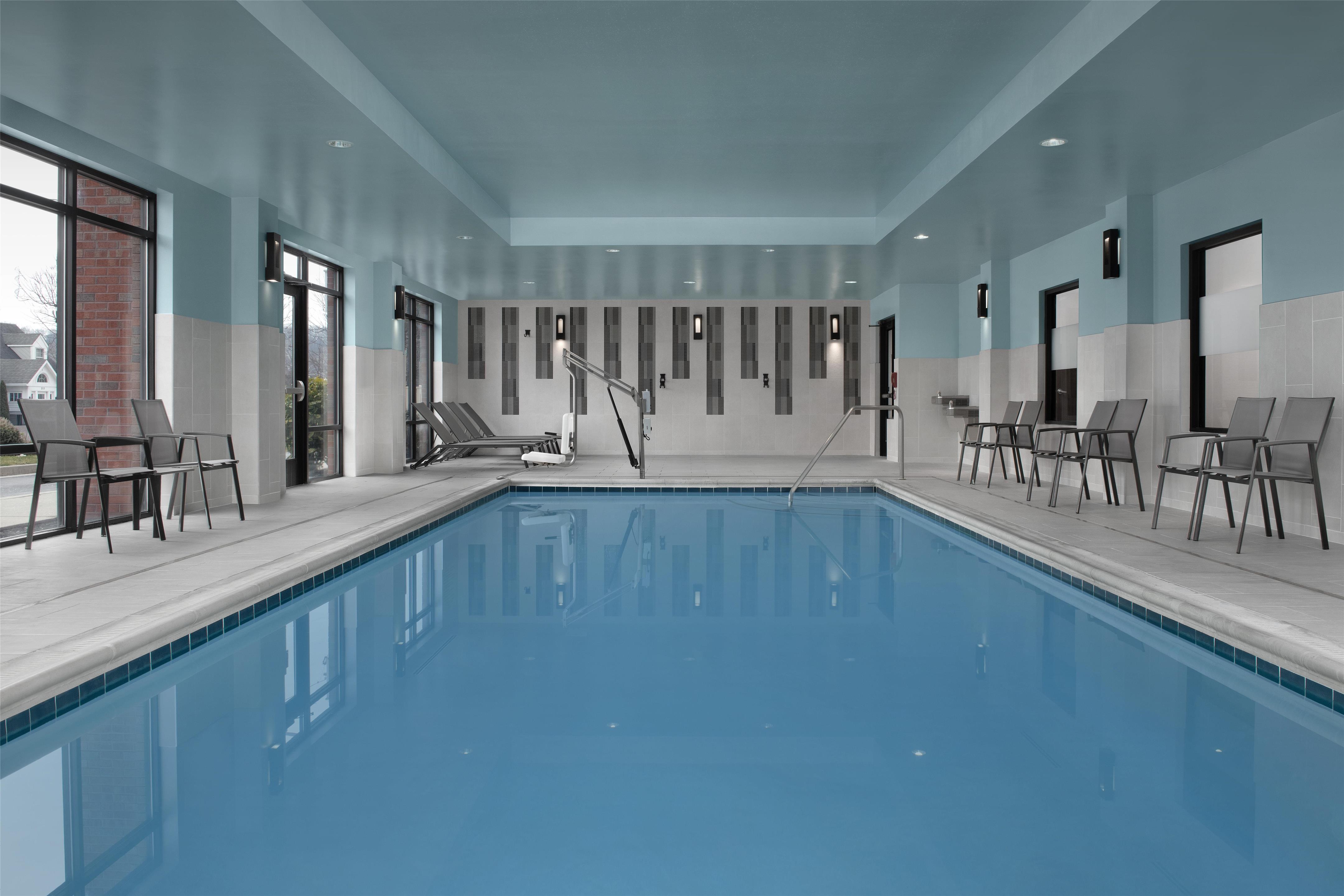 Pool | Hampton Inn & Suites Baltimore North/Timonium
