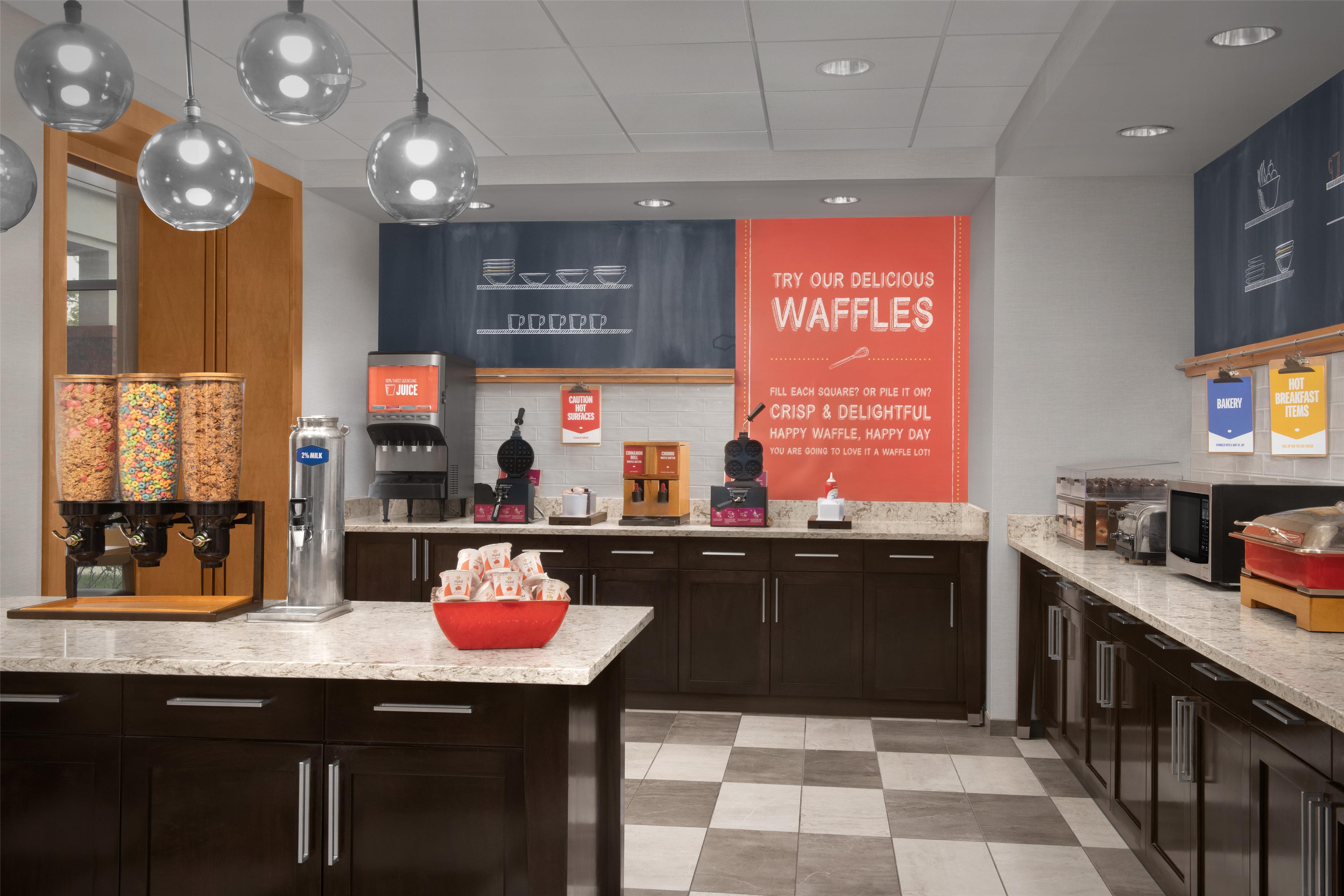 Breakfast Area | Hampton Inn & Suites Baltimore North/Timonium