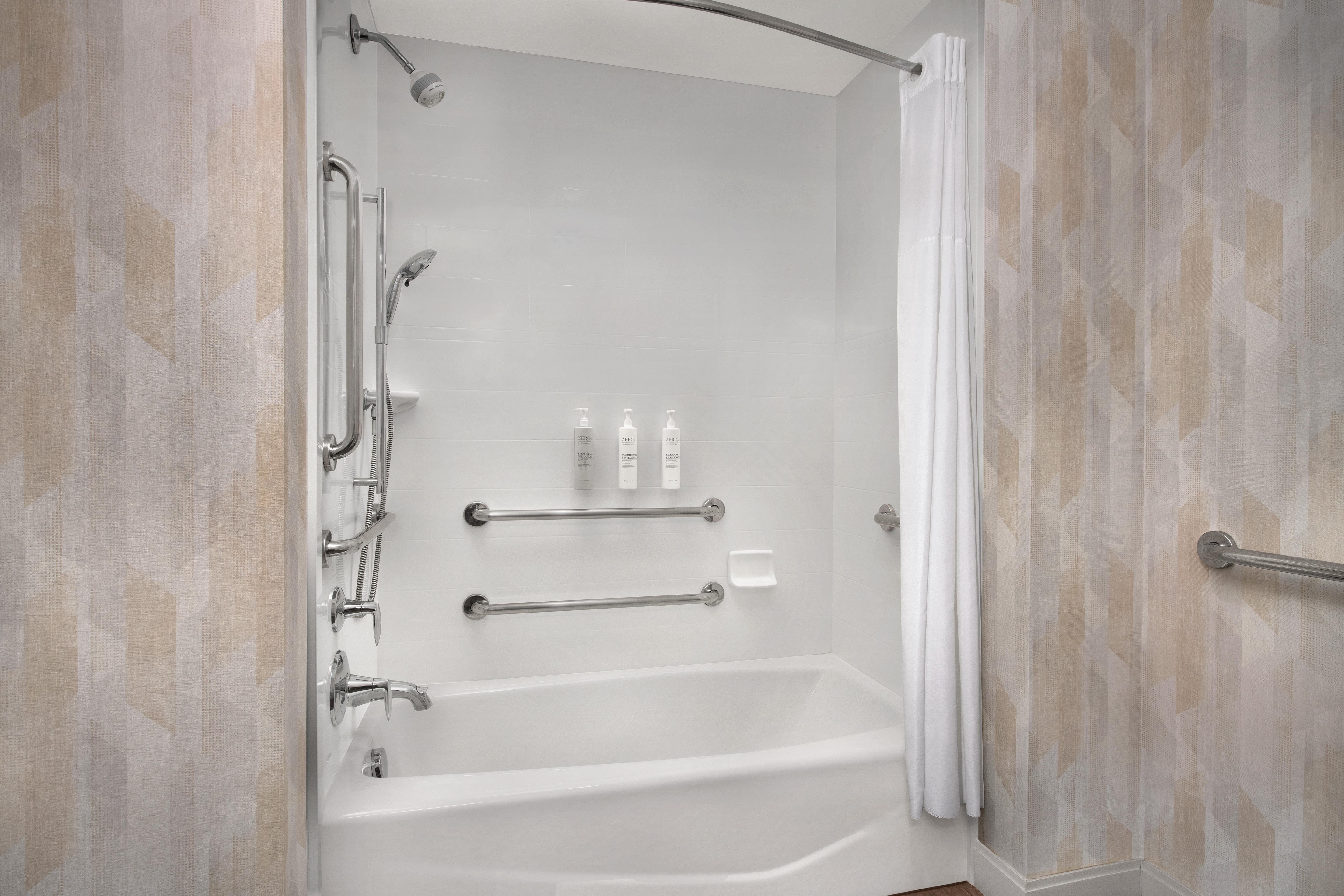 Hampton Inn & Suites Baltimore North/Timonium, MD Room Type - 1KNG MOB HEAR ACC W TUB NS