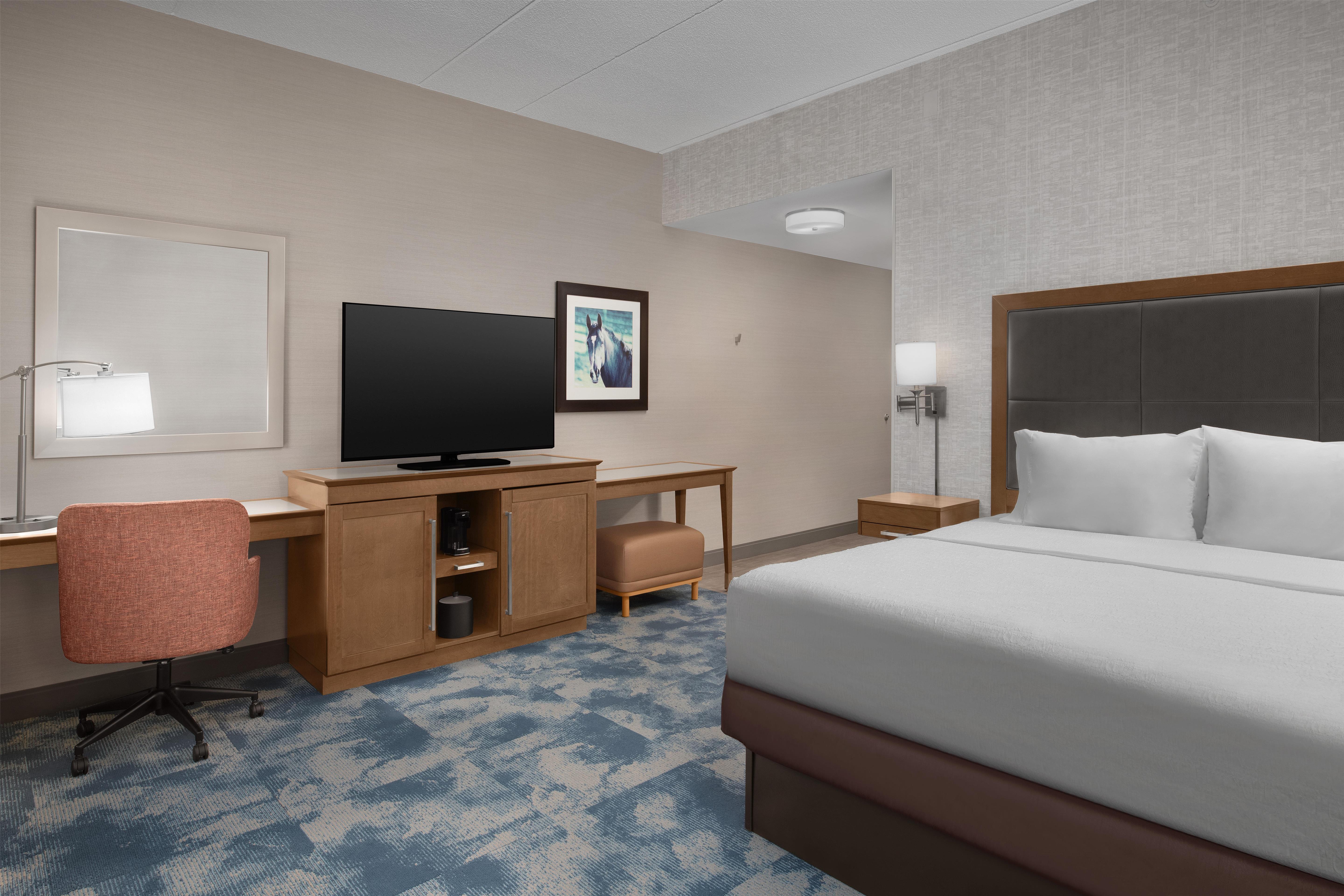 Hampton Inn & Suites Baltimore North/Timonium, MD Room Type - 1KN W FRIDGE NONSMOKING