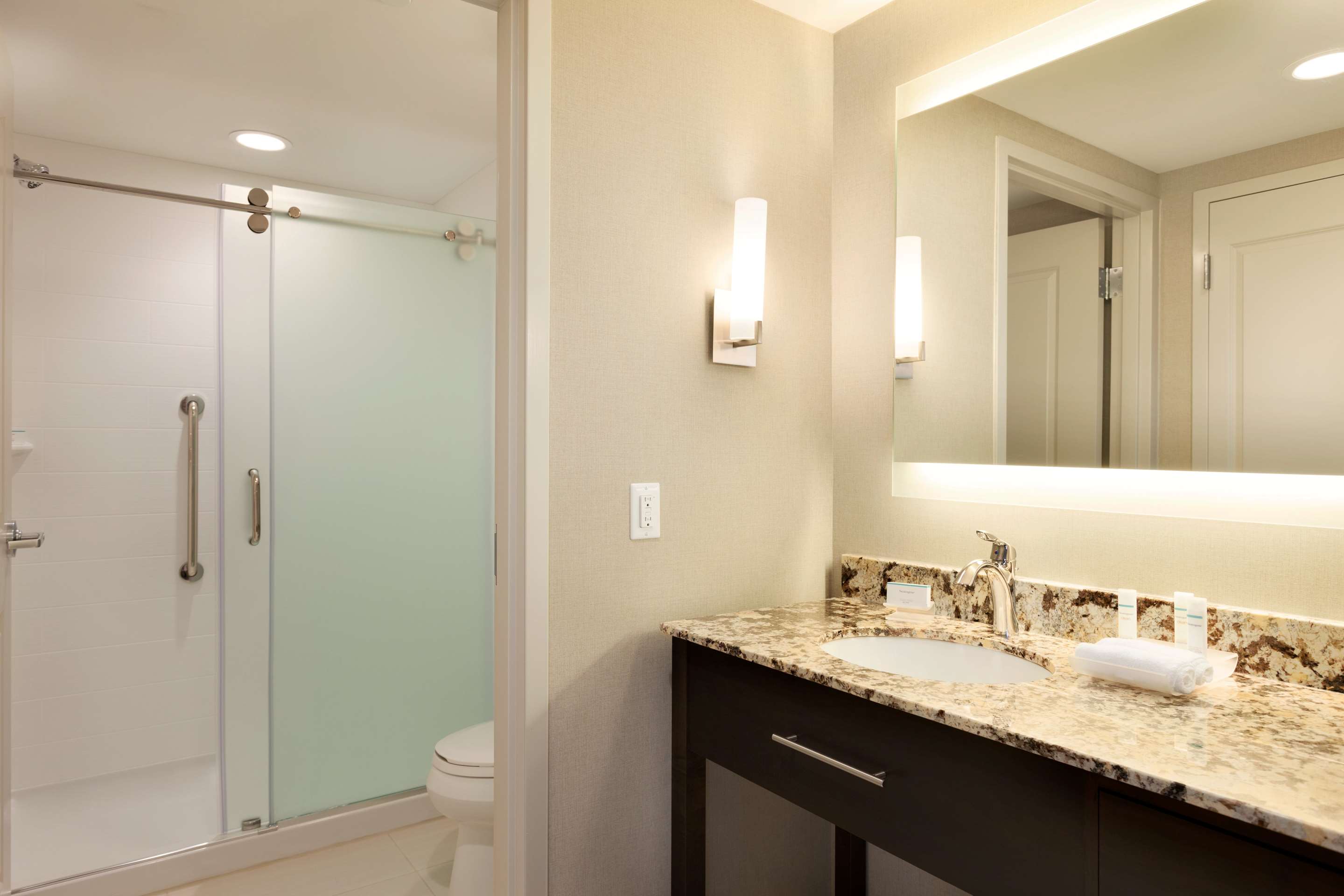 Guest room bath