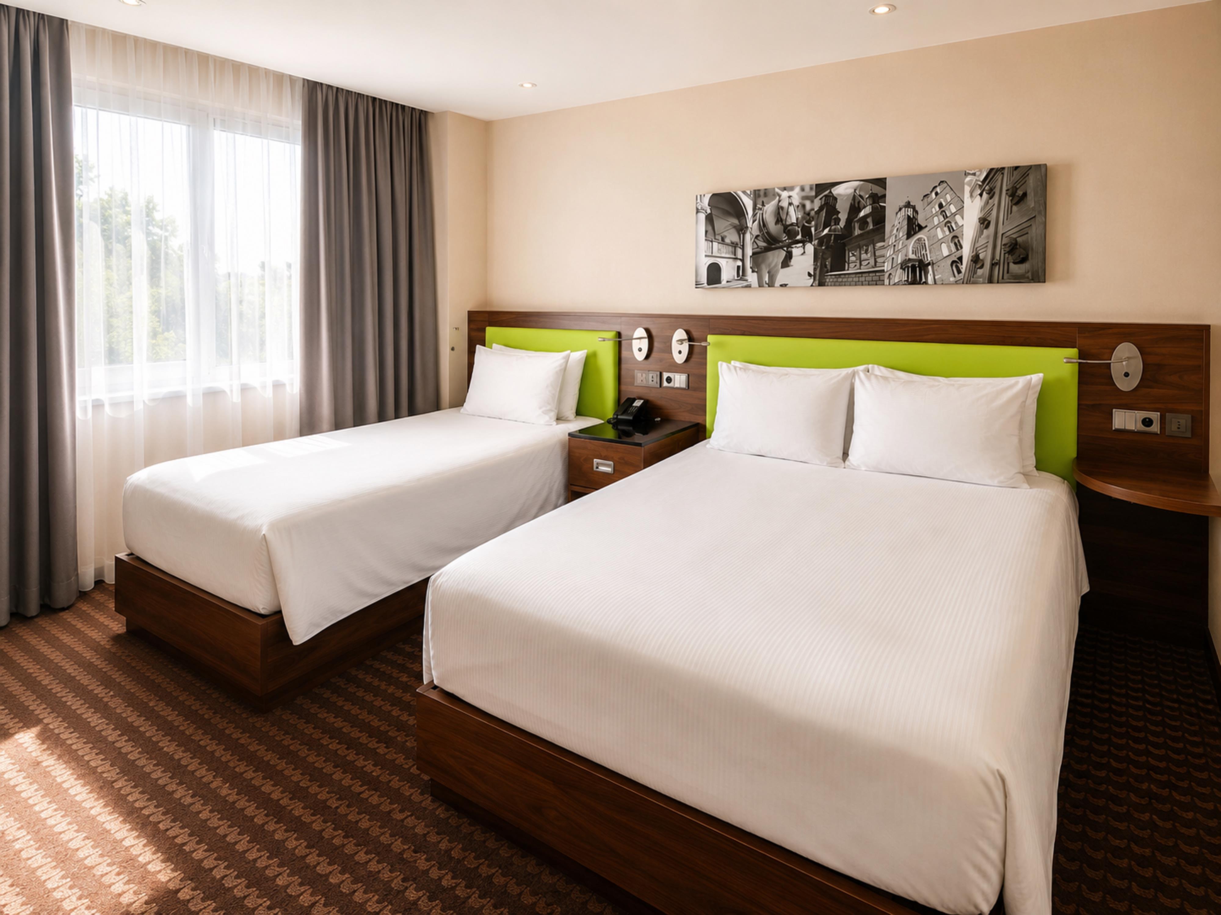 Hampton by Hilton Krakow Room Type - Room with One Queen Bed and One Single Bed Hampton by Hilton Krakow Room Type - Room with One Queen Bed and One Single Bed