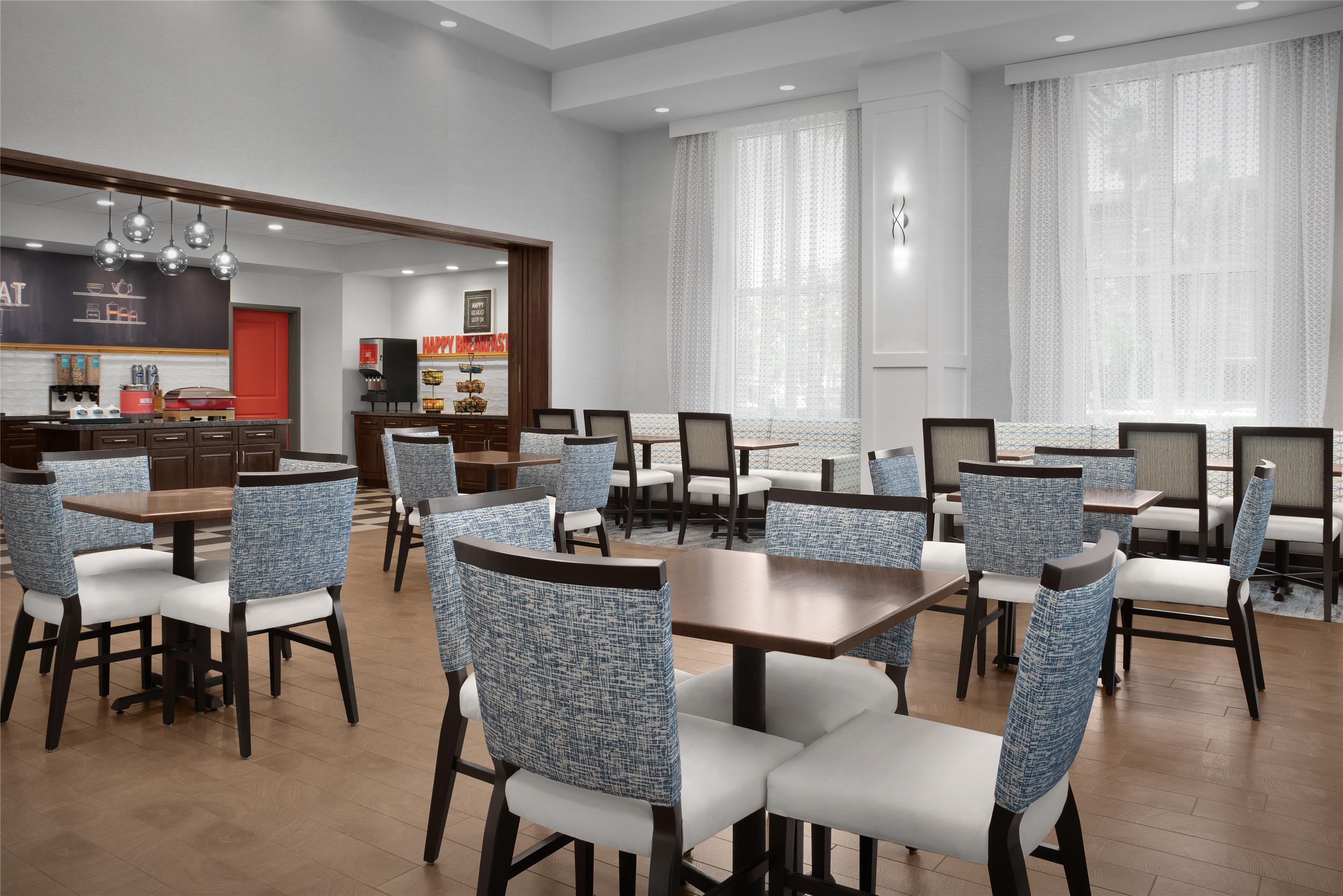 Breakfast Area | Hampton Inn & Suites Vero Beach Downtown