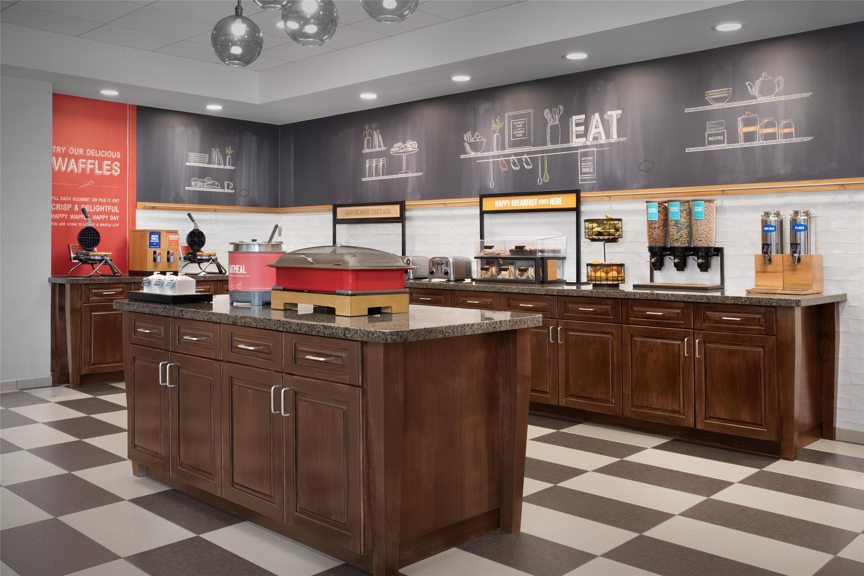 Breakfast Area | Hampton Inn & Suites Vero Beach Downtown