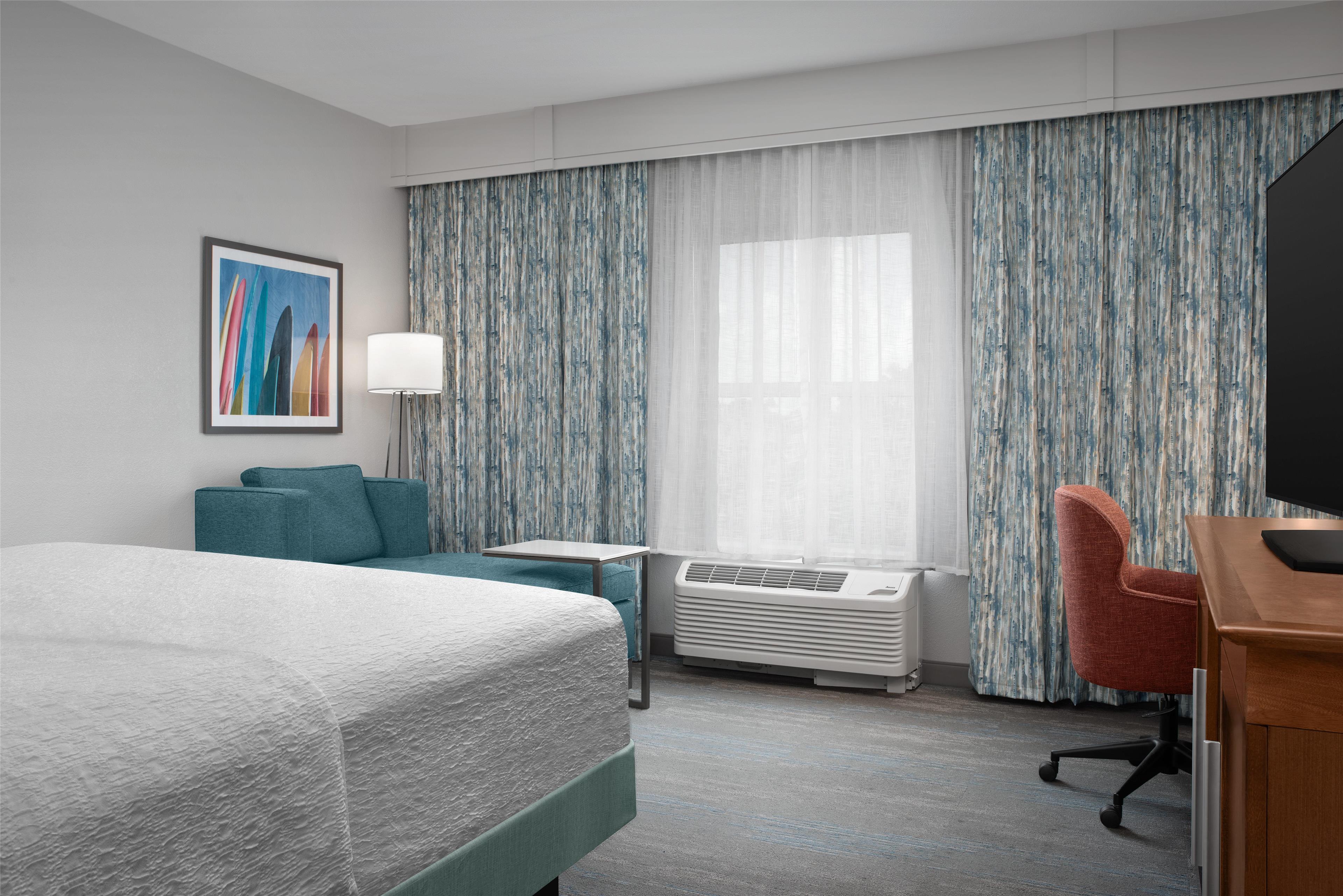 Hampton Inn & Suites Vero Beach-Downtown, FL Room Type - 1 KNG HEARING ACC NOSMOK