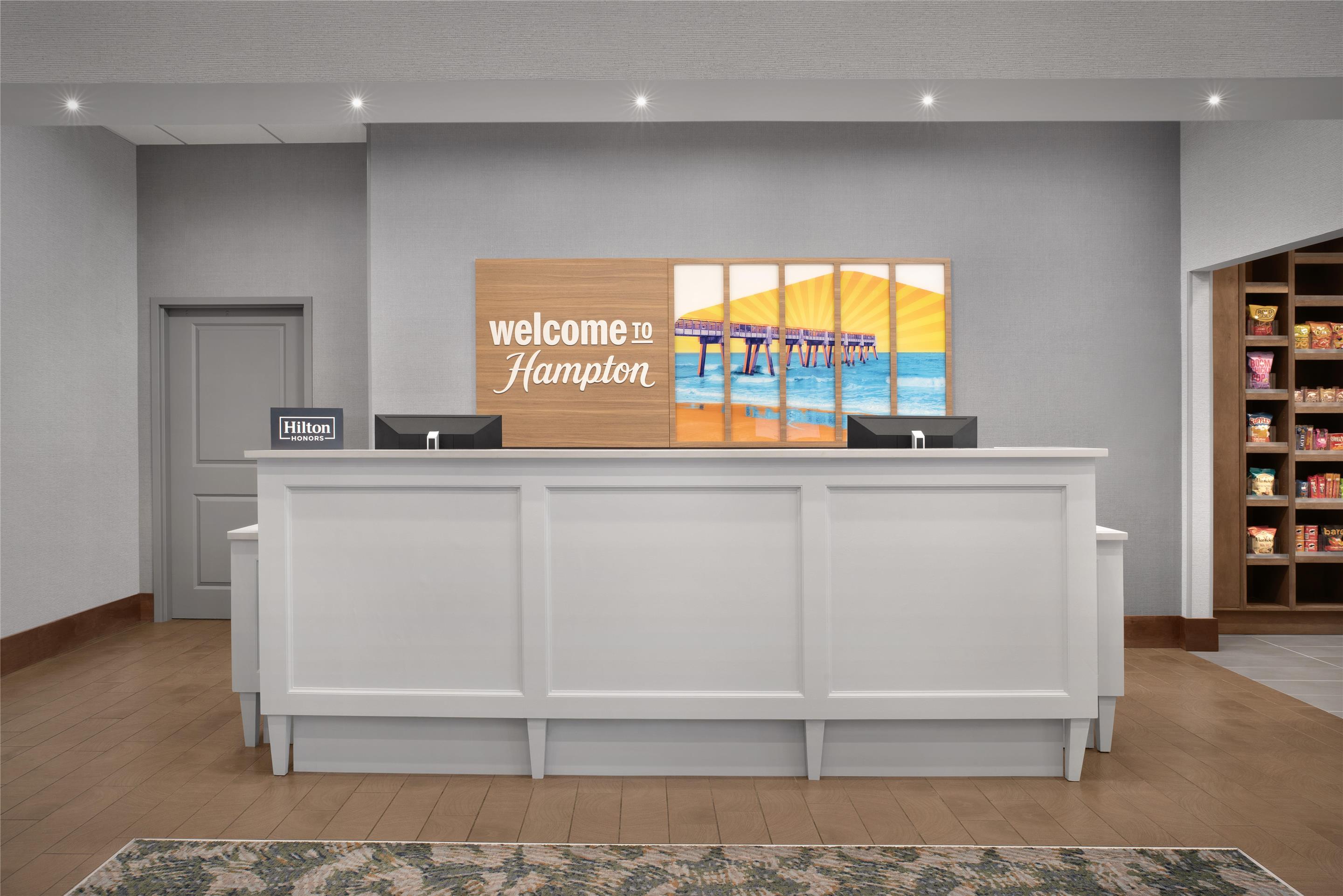 Reception | Hampton Inn & Suites Vero Beach Downtown
