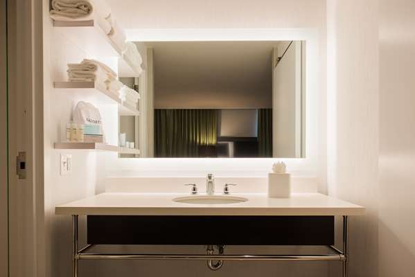  - Hampton Inn & Suites Navy Yard Washington DC