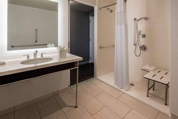  - Hampton Inn & Suites Navy Yard Washington DC