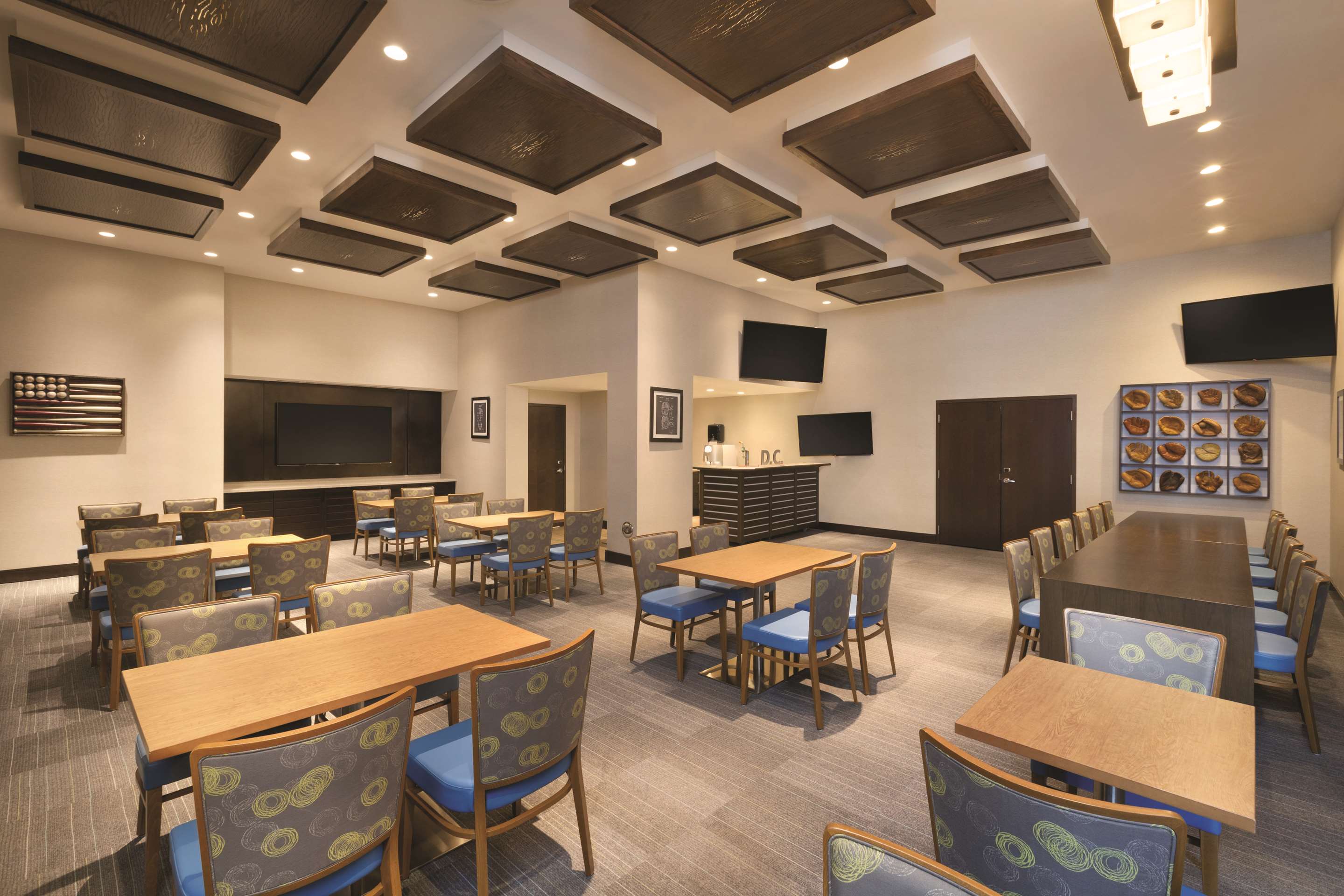 Restaurant | Hampton Inn & Suites Washington DC - Navy Yard