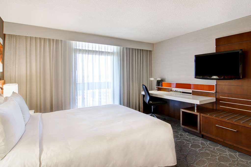 Hilton Mississauga/Meadowvale Room Type - ONE QUEEN BED GUESTROOM
