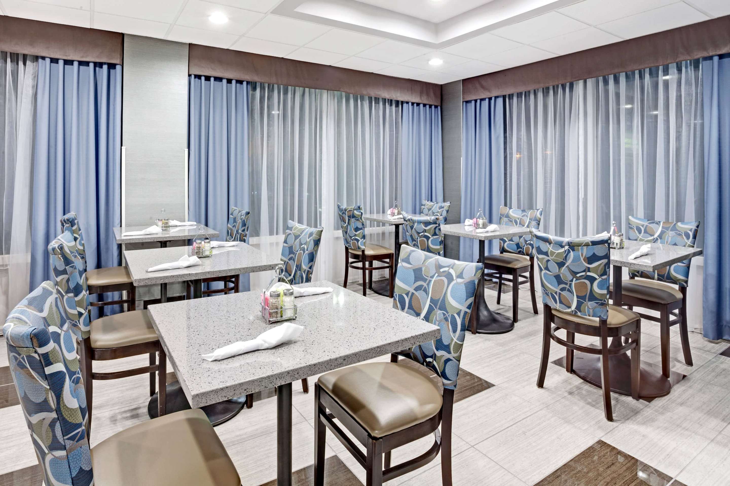 Restaurant | Wyndham Garden Charlotte Airport Southeast