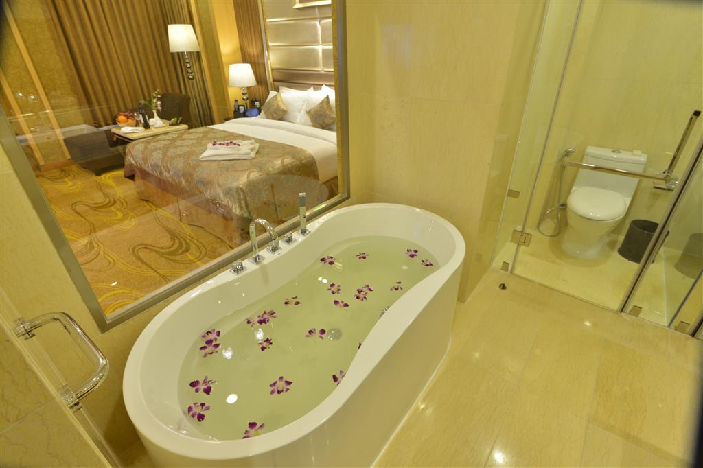 Best Western Chinatown Hotel-guestroom-Guest Room,Bathroom,On-Site.jpg