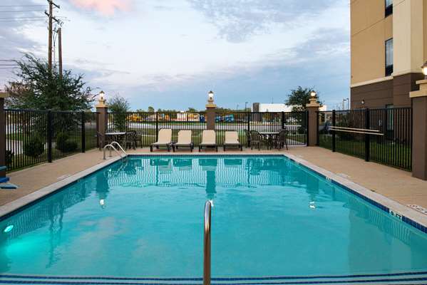 Pool - Hampton Inn & Suites Hutto