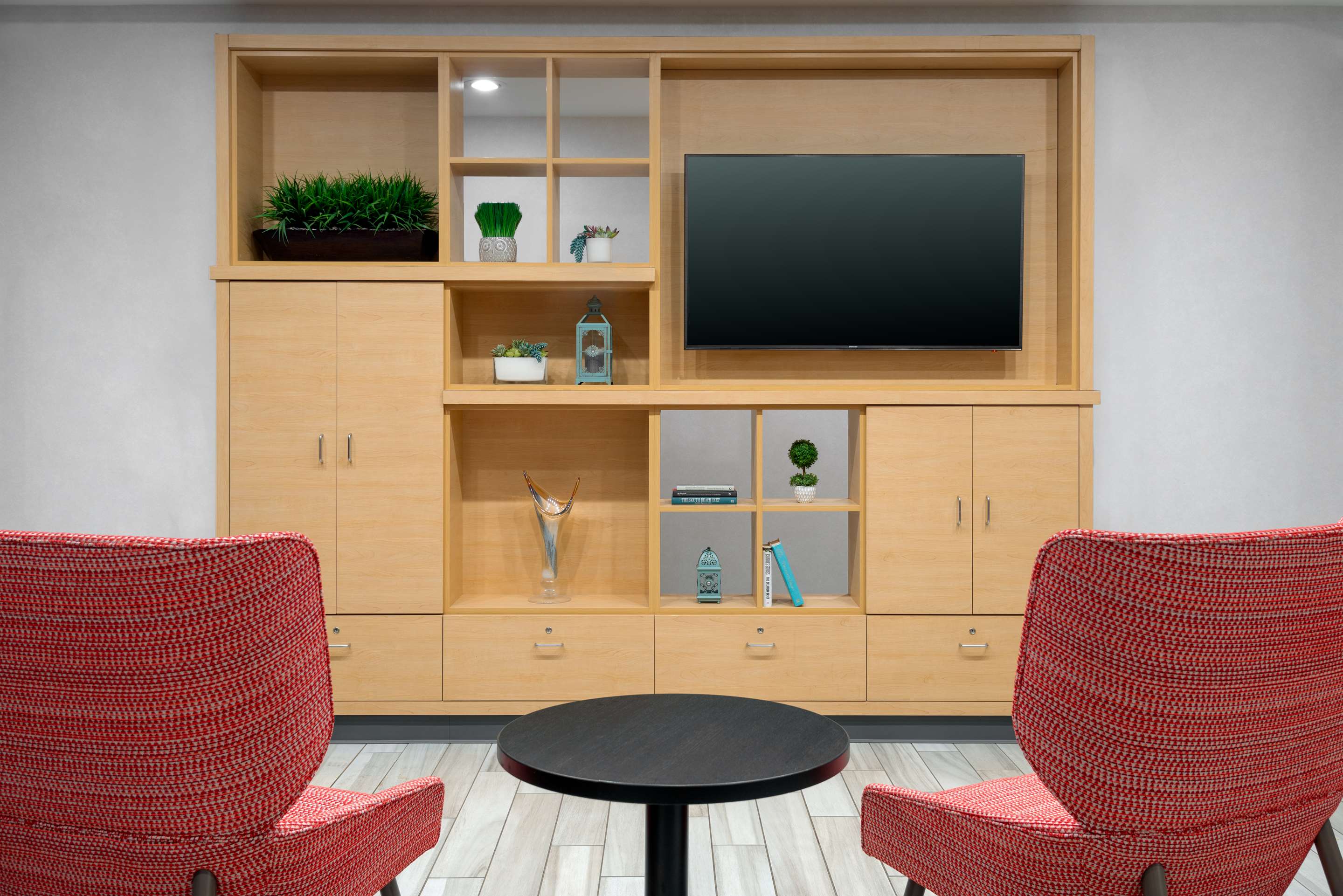 Lobby | Home2 Suites by Hilton Buffalo Airport / Galleria Mall