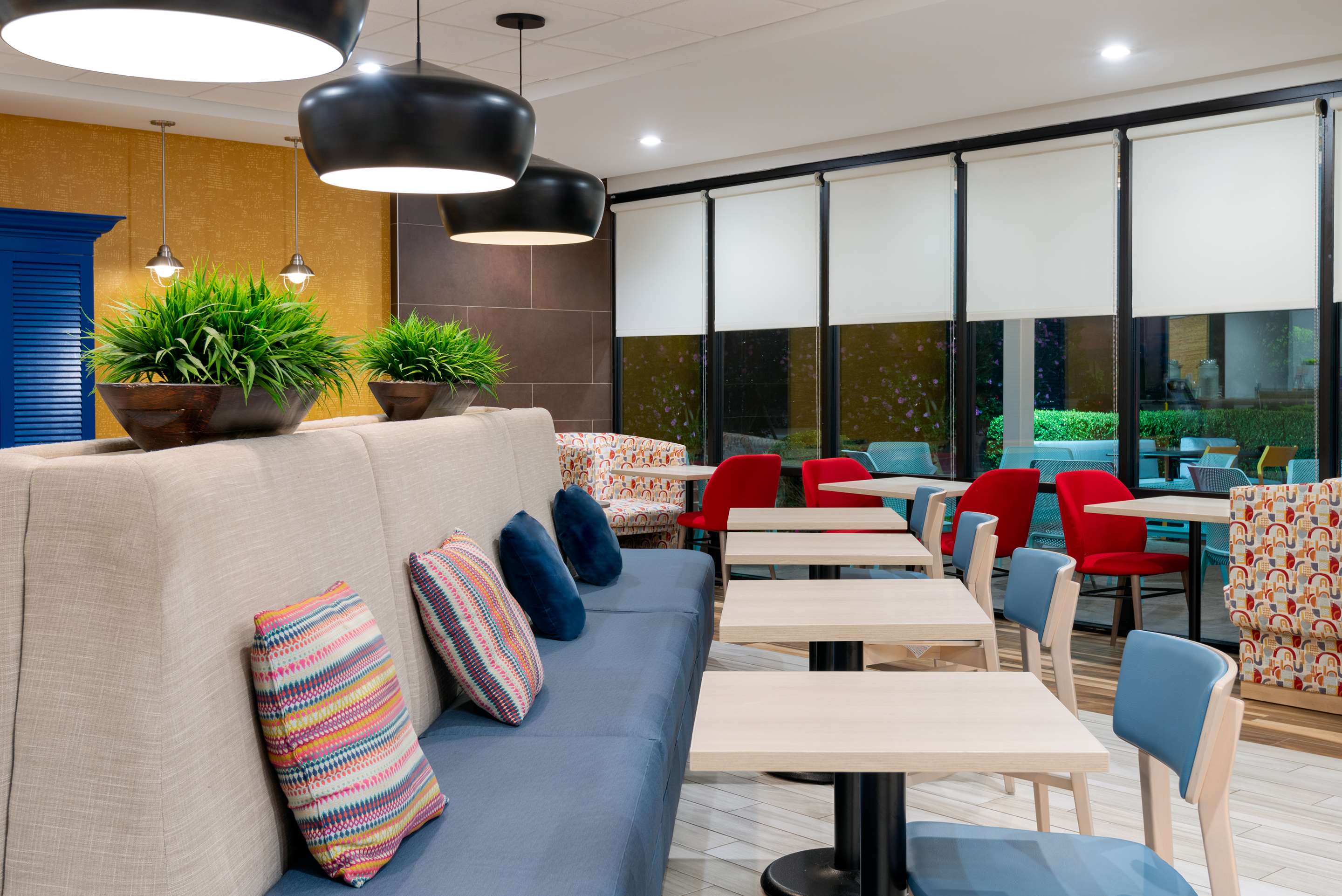 Lobby | Home2 Suites by Hilton Buffalo Airport / Galleria Mall
