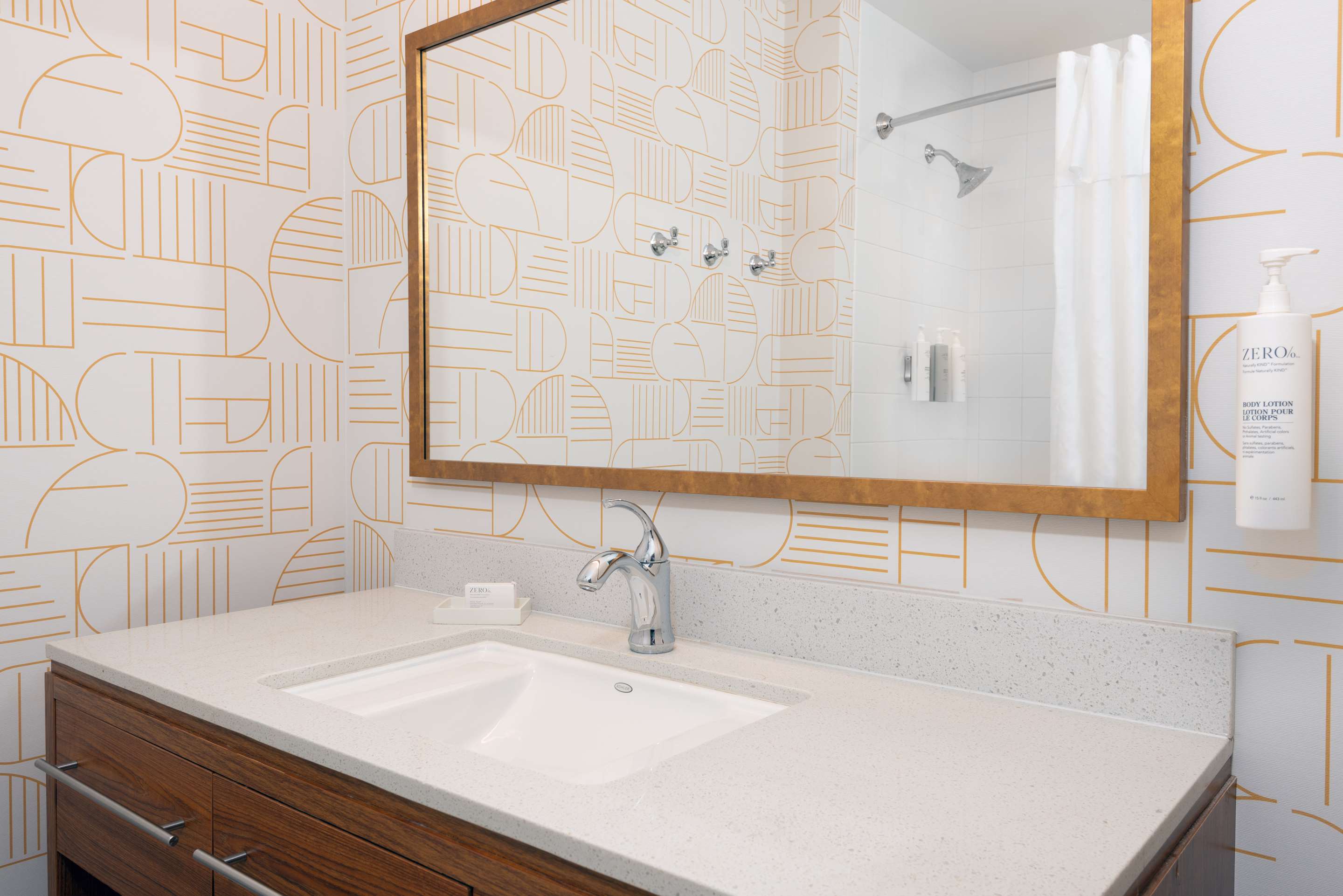 Guest room bath