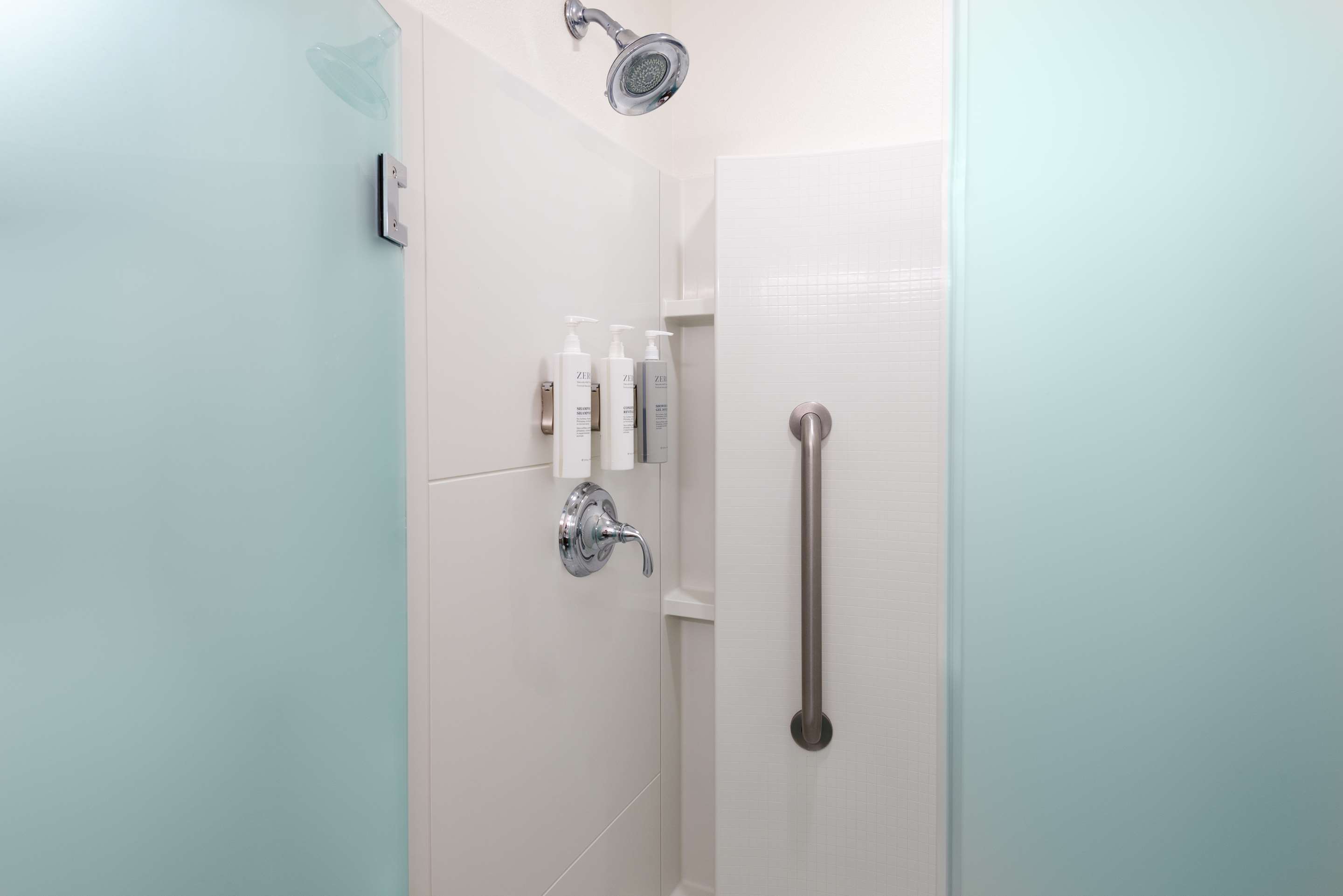 Guest room bath